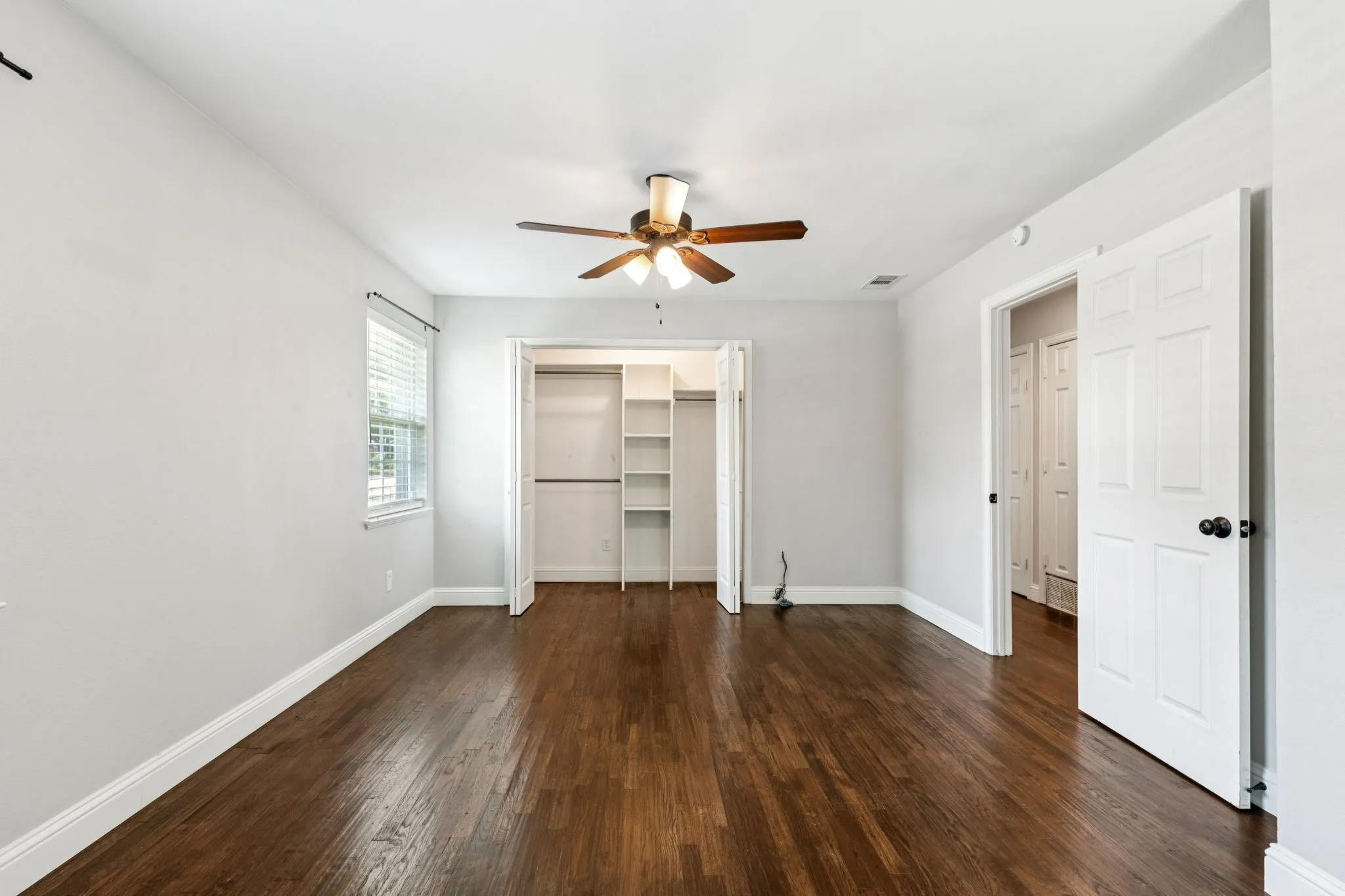 Single Family Residence For Sale in Dallas County , 519 Royal Crest Drive, Richardson, Texas 75081, 3 Bedroom, 2 Bathroom, Garage spaces, 1,407 Sqft, built in 1959, mls#21344937, Real Estate Agent in Richardson, Homes For Sale in Dallas county, Homes For Sale in Richardson, Realtor in Richardson Texas, Real Estate Brokerage Independent Realty Texas, Luminita Cordes Realtor