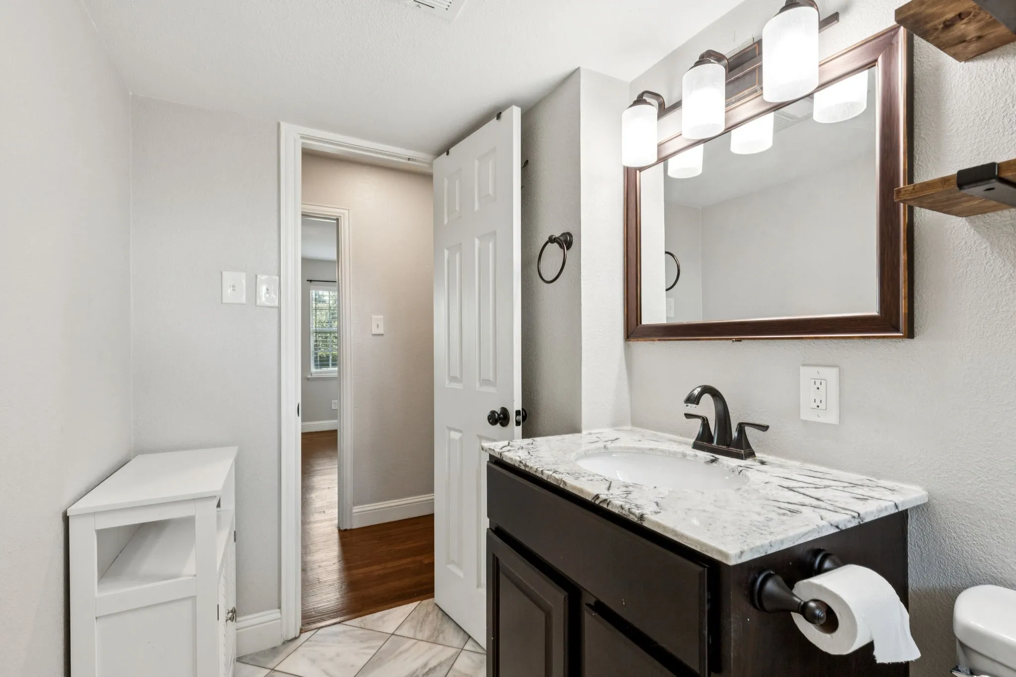 Single Family Residence For Sale in Dallas County , 519 Royal Crest Drive, Richardson, Texas 75081, 3 Bedroom, 2 Bathroom, Garage spaces, 1,407 Sqft, built in 1959, mls#21344937, Real Estate Agent in Richardson, Homes For Sale in Dallas county, Homes For Sale in Richardson, Realtor in Richardson Texas, Real Estate Brokerage Independent Realty Texas, Luminita Cordes Realtor