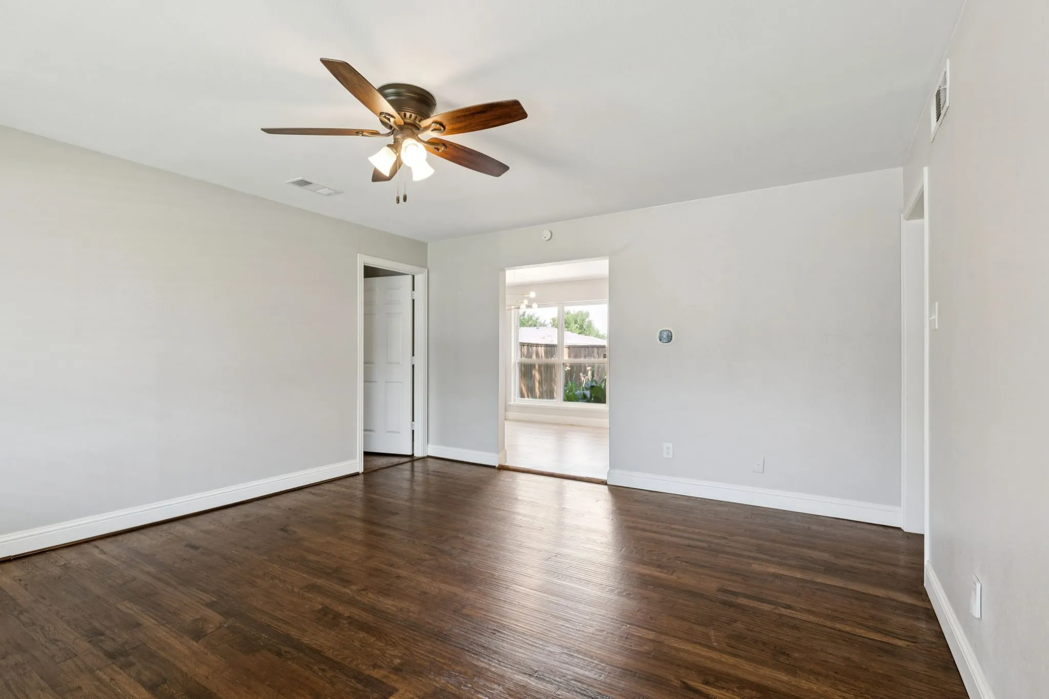 Single Family Residence For Sale in Dallas County , 519 Royal Crest Drive, Richardson, Texas 75081, 3 Bedroom, 2 Bathroom, Garage spaces, 1,407 Sqft, built in 1959, mls#21344937, Real Estate Agent in Richardson, Homes For Sale in Dallas county, Homes For Sale in Richardson, Realtor in Richardson Texas, Real Estate Brokerage Independent Realty Texas, Luminita Cordes Realtor