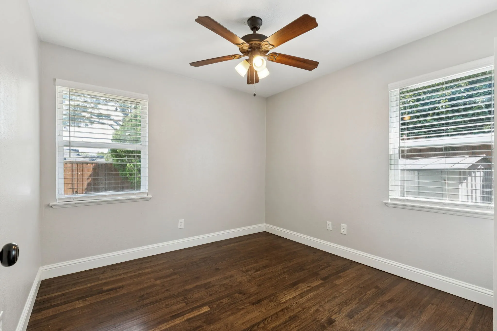 Single Family Residence For Sale in Dallas County , 519 Royal Crest Drive, Richardson, Texas 75081, 3 Bedroom, 2 Bathroom, Garage spaces, 1,407 Sqft, built in 1959, mls#21344937, Real Estate Agent in Richardson, Homes For Sale in Dallas county, Homes For Sale in Richardson, Realtor in Richardson Texas, Real Estate Brokerage Independent Realty Texas, Luminita Cordes Realtor