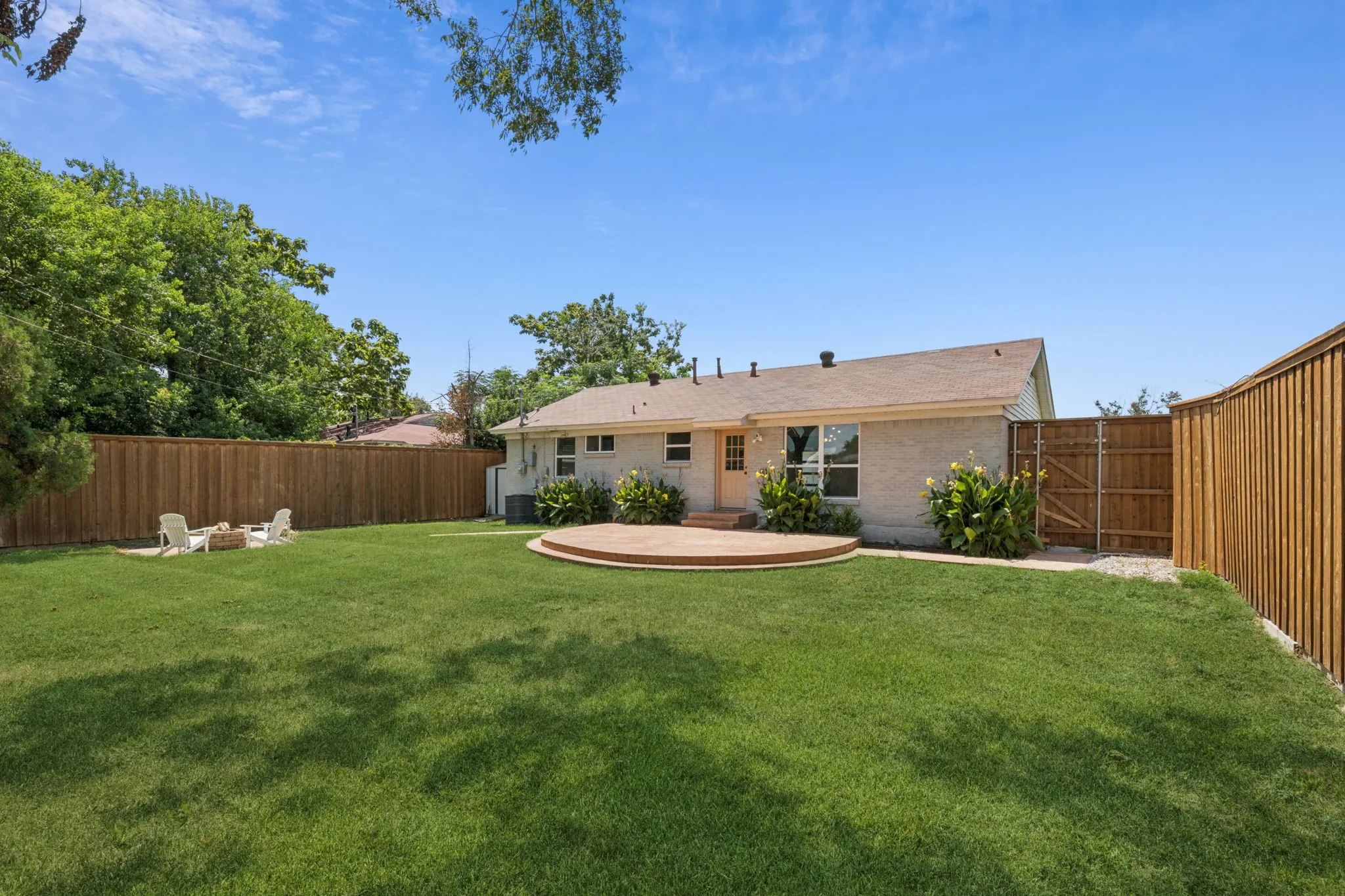 Single Family Residence For Sale in Dallas County , 519 Royal Crest Drive, Richardson, Texas 75081, 3 Bedroom, 2 Bathroom, Garage spaces, 1,407 Sqft, built in 1959, mls#21344937, Real Estate Agent in Richardson, Homes For Sale in Dallas county, Homes For Sale in Richardson, Realtor in Richardson Texas, Real Estate Brokerage Independent Realty Texas, Luminita Cordes Realtor