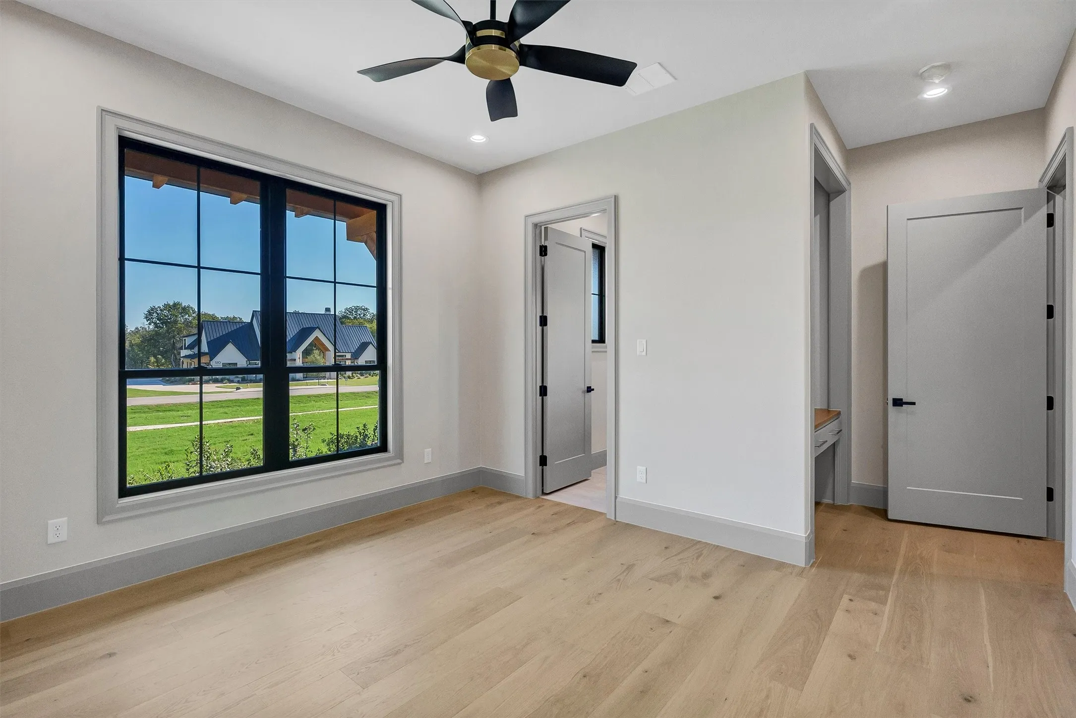 Single Family Residence For Sale in Parker County , 519 Royal Santana Run, Weatherford, Texas 76087, 5 Bedroom, 5 Bathroom, 3 Garage spaces, 4,720 Sqft, built in 2026, mls#21346294, Real Estate Agent in Weatherford, Homes For Sale in Parker county, Homes For Sale in Weatherford, Realtor in Weatherford Texas, Real Estate Brokerage Independent Realty Texas, Luminita Cordes Realtor