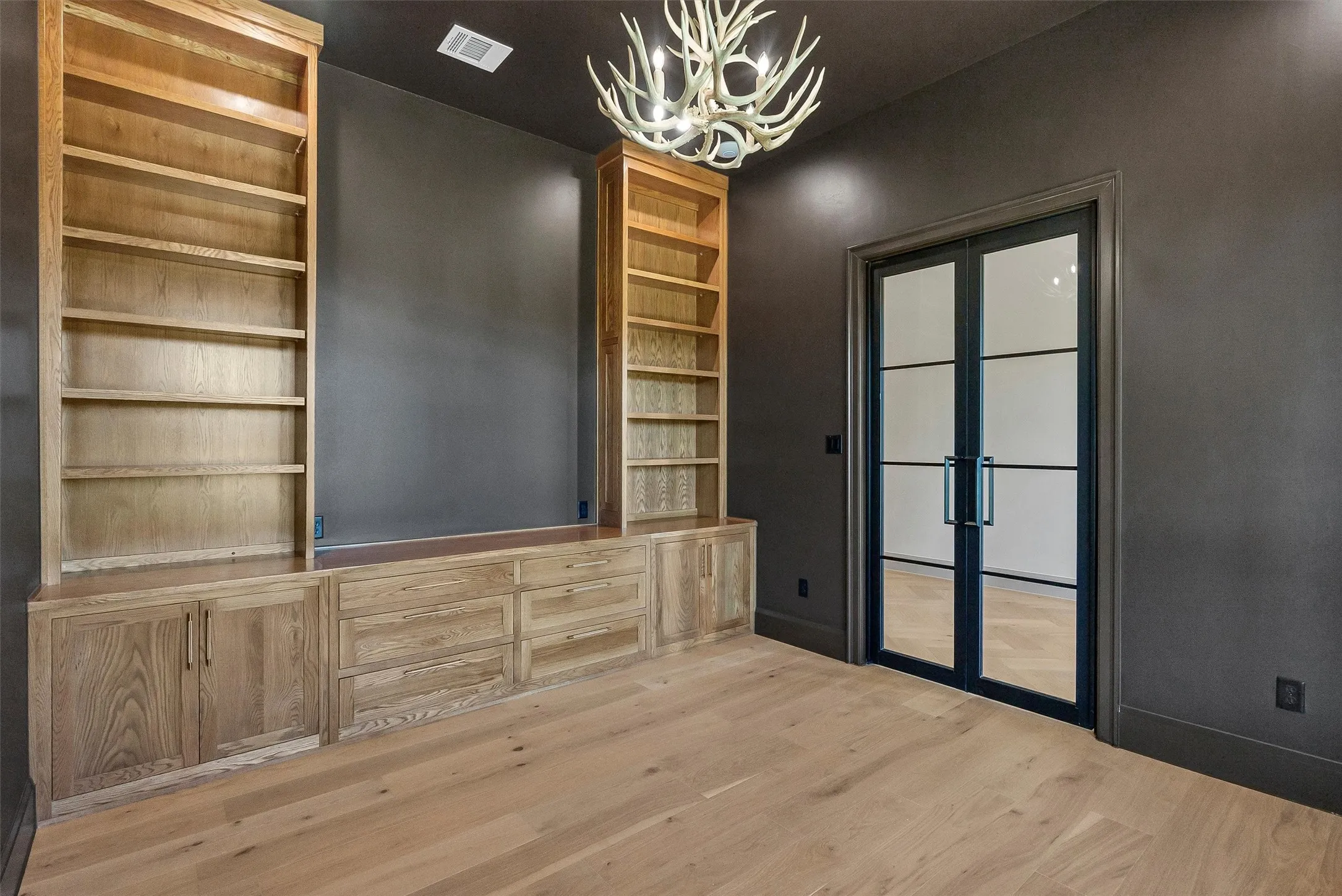 Single Family Residence For Sale in Parker County , 519 Royal Santana Run, Weatherford, Texas 76087, 5 Bedroom, 5 Bathroom, 3 Garage spaces, 4,720 Sqft, built in 2026, mls#21346294, Real Estate Agent in Weatherford, Homes For Sale in Parker county, Homes For Sale in Weatherford, Realtor in Weatherford Texas, Real Estate Brokerage Independent Realty Texas, Luminita Cordes Realtor