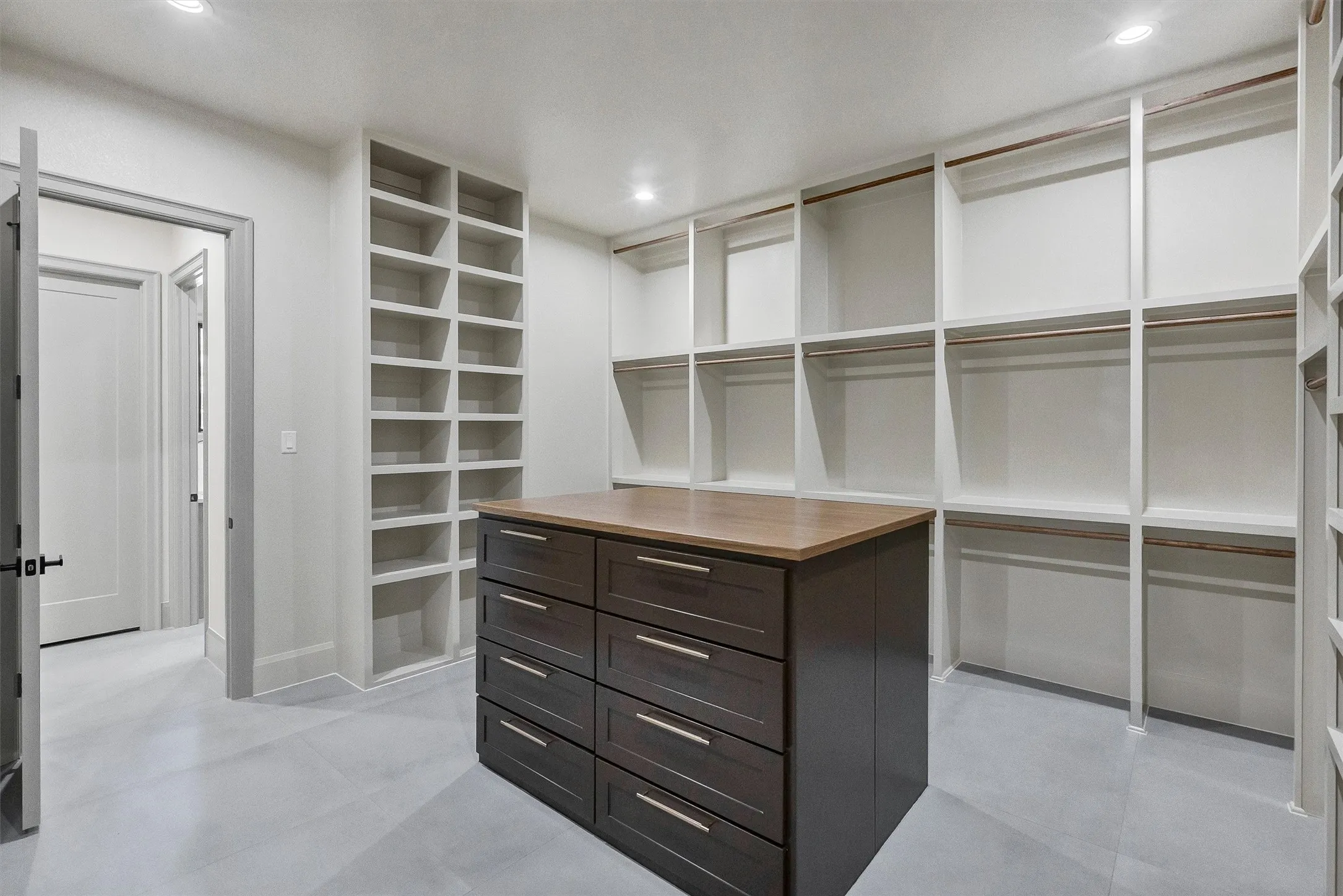 Single Family Residence For Sale in Parker County , 519 Royal Santana Run, Weatherford, Texas 76087, 5 Bedroom, 5 Bathroom, 3 Garage spaces, 4,720 Sqft, built in 2026, mls#21346294, Real Estate Agent in Weatherford, Homes For Sale in Parker county, Homes For Sale in Weatherford, Realtor in Weatherford Texas, Real Estate Brokerage Independent Realty Texas, Luminita Cordes Realtor