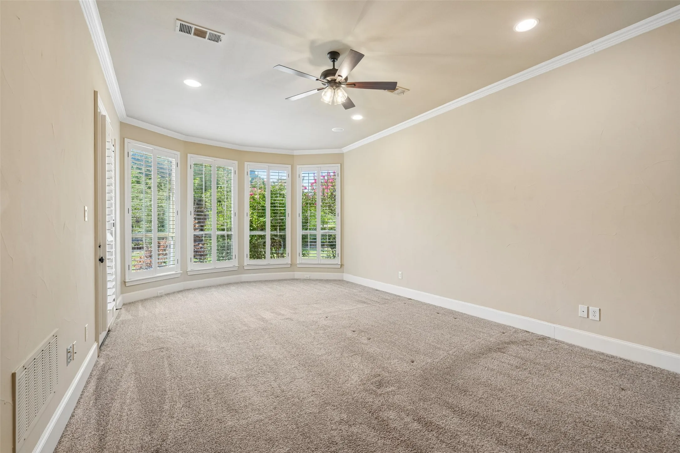 Single Family Residence For Sale in Denton County , 2800 Seven Shields Lane, Lewisville, Texas 75056, 4 Bedroom, 4 Bathroom, 3 Garage spaces, 4,302 Sqft, built in 2006, mls#21346972, Real Estate Agent in Lewisville, Homes For Sale in Denton county, Homes For Sale in Lewisville, Realtor in Lewisville Texas, Real Estate Brokerage Independent Realty Texas, Luminita Cordes Realtor