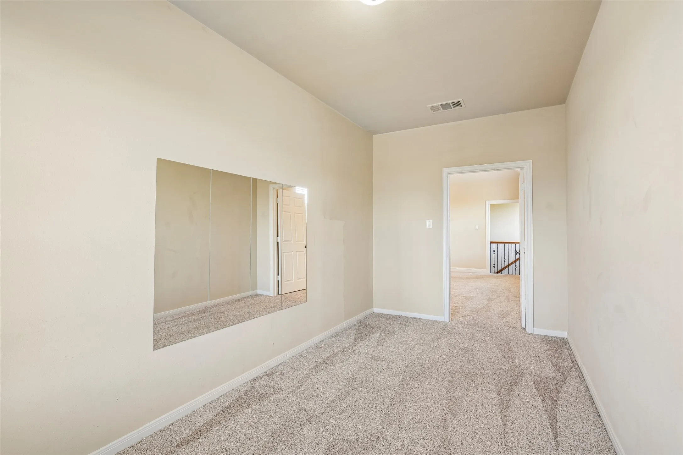 Single Family Residence For Sale in Denton County , 2800 Seven Shields Lane, Lewisville, Texas 75056, 4 Bedroom, 4 Bathroom, 3 Garage spaces, 4,302 Sqft, built in 2006, mls#21346972, Real Estate Agent in Lewisville, Homes For Sale in Denton county, Homes For Sale in Lewisville, Realtor in Lewisville Texas, Real Estate Brokerage Independent Realty Texas, Luminita Cordes Realtor