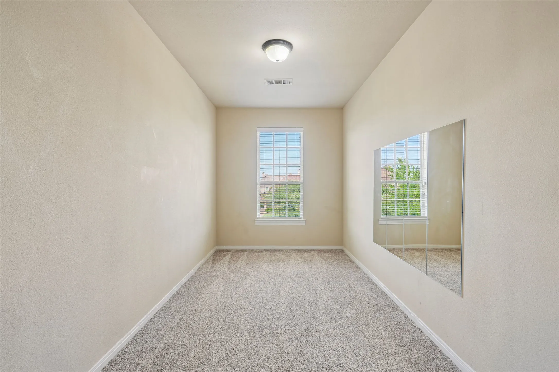 Single Family Residence For Sale in Denton County , 2800 Seven Shields Lane, Lewisville, Texas 75056, 4 Bedroom, 4 Bathroom, 3 Garage spaces, 4,302 Sqft, built in 2006, mls#21346972, Real Estate Agent in Lewisville, Homes For Sale in Denton county, Homes For Sale in Lewisville, Realtor in Lewisville Texas, Real Estate Brokerage Independent Realty Texas, Luminita Cordes Realtor