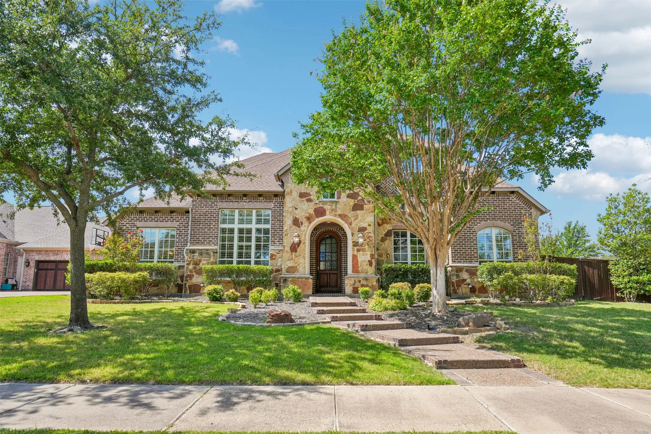 Single Family Residence For Sale in Denton County , 2800 Seven Shields Lane, Lewisville, Texas 75056, 4 Bedroom, 4 Bathroom, 3 Garage spaces, 4,302 Sqft, built in 2006, mls#21346972, Real Estate Agent in Lewisville, Homes For Sale in Denton county, Homes For Sale in Lewisville, Realtor in Lewisville Texas, Real Estate Brokerage Independent Realty Texas, Luminita Cordes Realtor