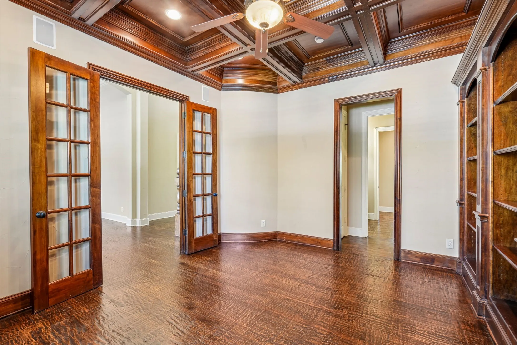 Single Family Residence For Sale in Denton County , 2800 Seven Shields Lane, Lewisville, Texas 75056, 4 Bedroom, 4 Bathroom, 3 Garage spaces, 4,302 Sqft, built in 2006, mls#21346972, Real Estate Agent in Lewisville, Homes For Sale in Denton county, Homes For Sale in Lewisville, Realtor in Lewisville Texas, Real Estate Brokerage Independent Realty Texas, Luminita Cordes Realtor