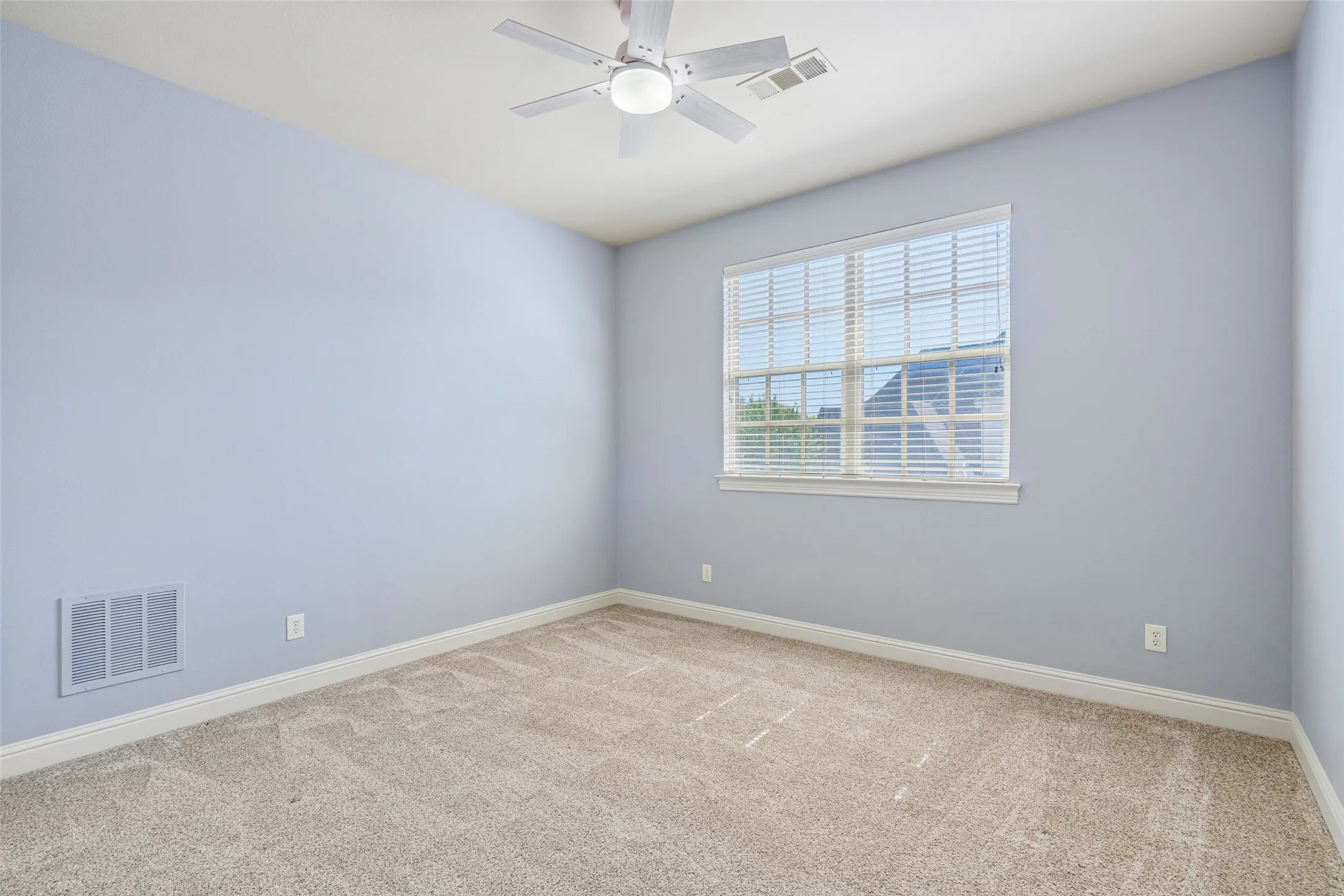 Single Family Residence For Sale in Denton County , 2800 Seven Shields Lane, Lewisville, Texas 75056, 4 Bedroom, 4 Bathroom, 3 Garage spaces, 4,302 Sqft, built in 2006, mls#21346972, Real Estate Agent in Lewisville, Homes For Sale in Denton county, Homes For Sale in Lewisville, Realtor in Lewisville Texas, Real Estate Brokerage Independent Realty Texas, Luminita Cordes Realtor