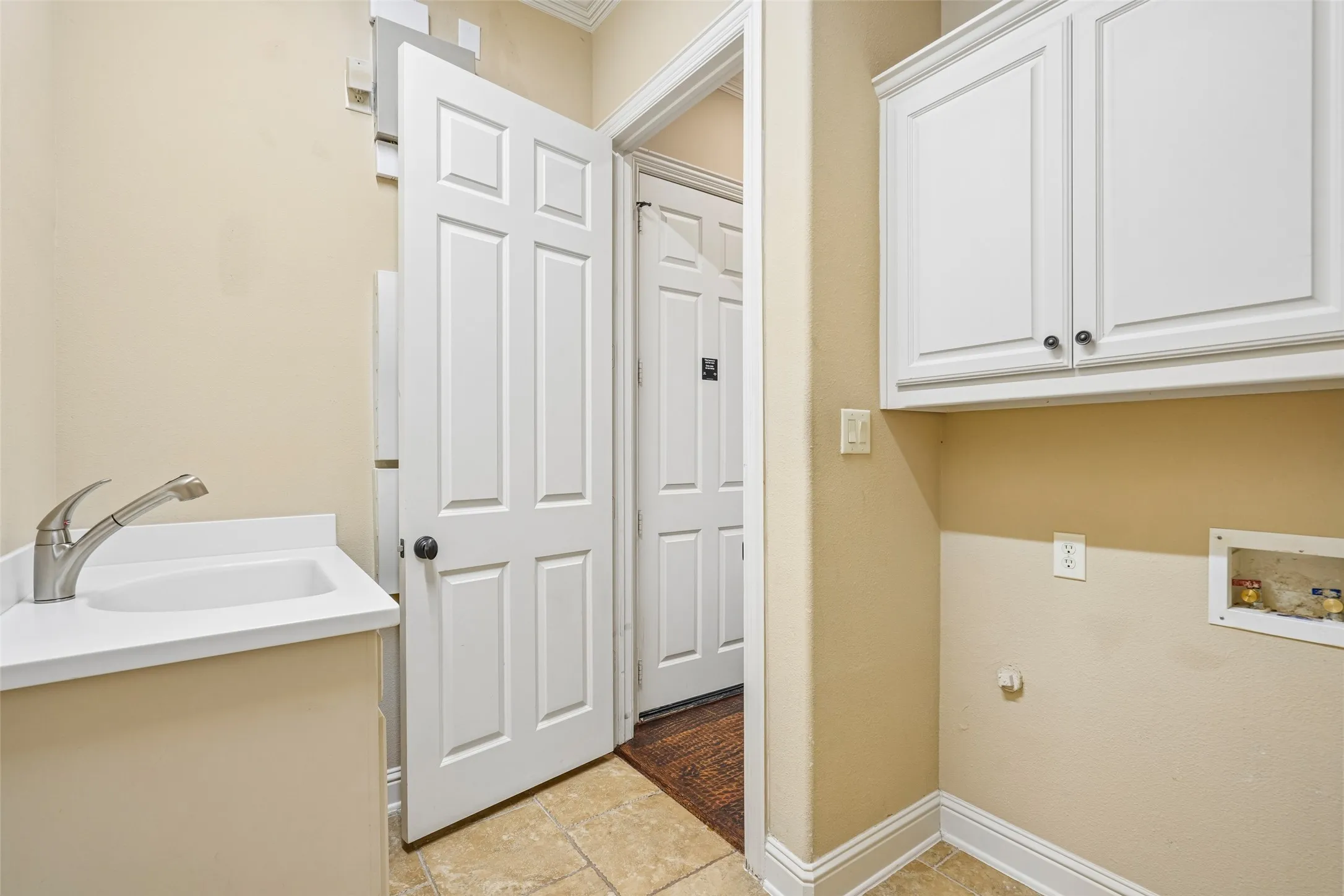 Single Family Residence For Sale in Denton County , 2800 Seven Shields Lane, Lewisville, Texas 75056, 4 Bedroom, 4 Bathroom, 3 Garage spaces, 4,302 Sqft, built in 2006, mls#21346972, Real Estate Agent in Lewisville, Homes For Sale in Denton county, Homes For Sale in Lewisville, Realtor in Lewisville Texas, Real Estate Brokerage Independent Realty Texas, Luminita Cordes Realtor