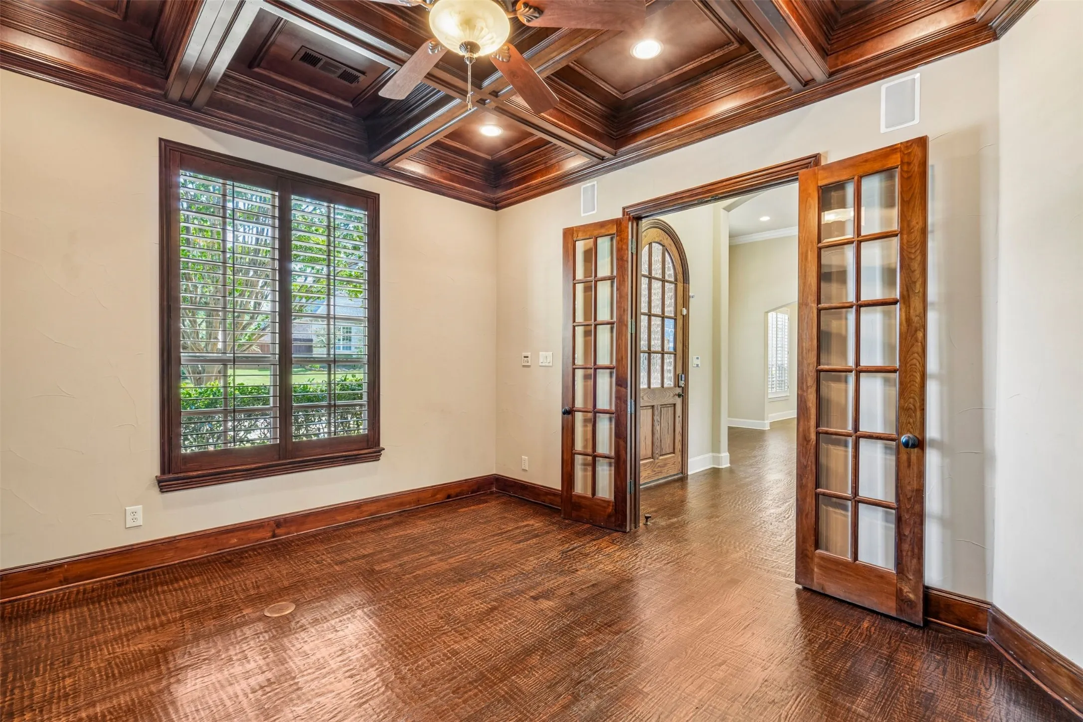 Single Family Residence For Sale in Denton County , 2800 Seven Shields Lane, Lewisville, Texas 75056, 4 Bedroom, 4 Bathroom, 3 Garage spaces, 4,302 Sqft, built in 2006, mls#21346972, Real Estate Agent in Lewisville, Homes For Sale in Denton county, Homes For Sale in Lewisville, Realtor in Lewisville Texas, Real Estate Brokerage Independent Realty Texas, Luminita Cordes Realtor
