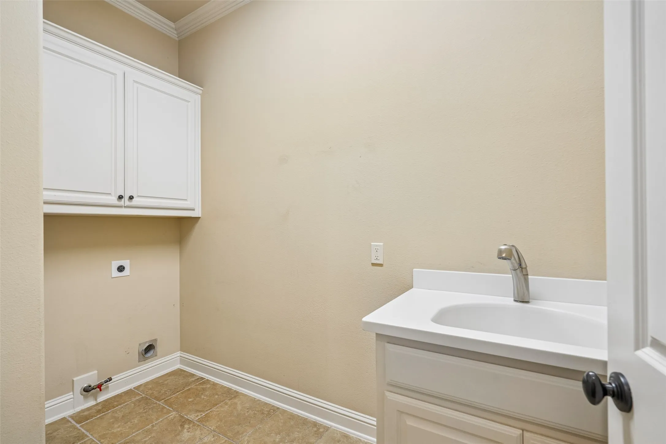 Single Family Residence For Sale in Denton County , 2800 Seven Shields Lane, Lewisville, Texas 75056, 4 Bedroom, 4 Bathroom, 3 Garage spaces, 4,302 Sqft, built in 2006, mls#21346972, Real Estate Agent in Lewisville, Homes For Sale in Denton county, Homes For Sale in Lewisville, Realtor in Lewisville Texas, Real Estate Brokerage Independent Realty Texas, Luminita Cordes Realtor