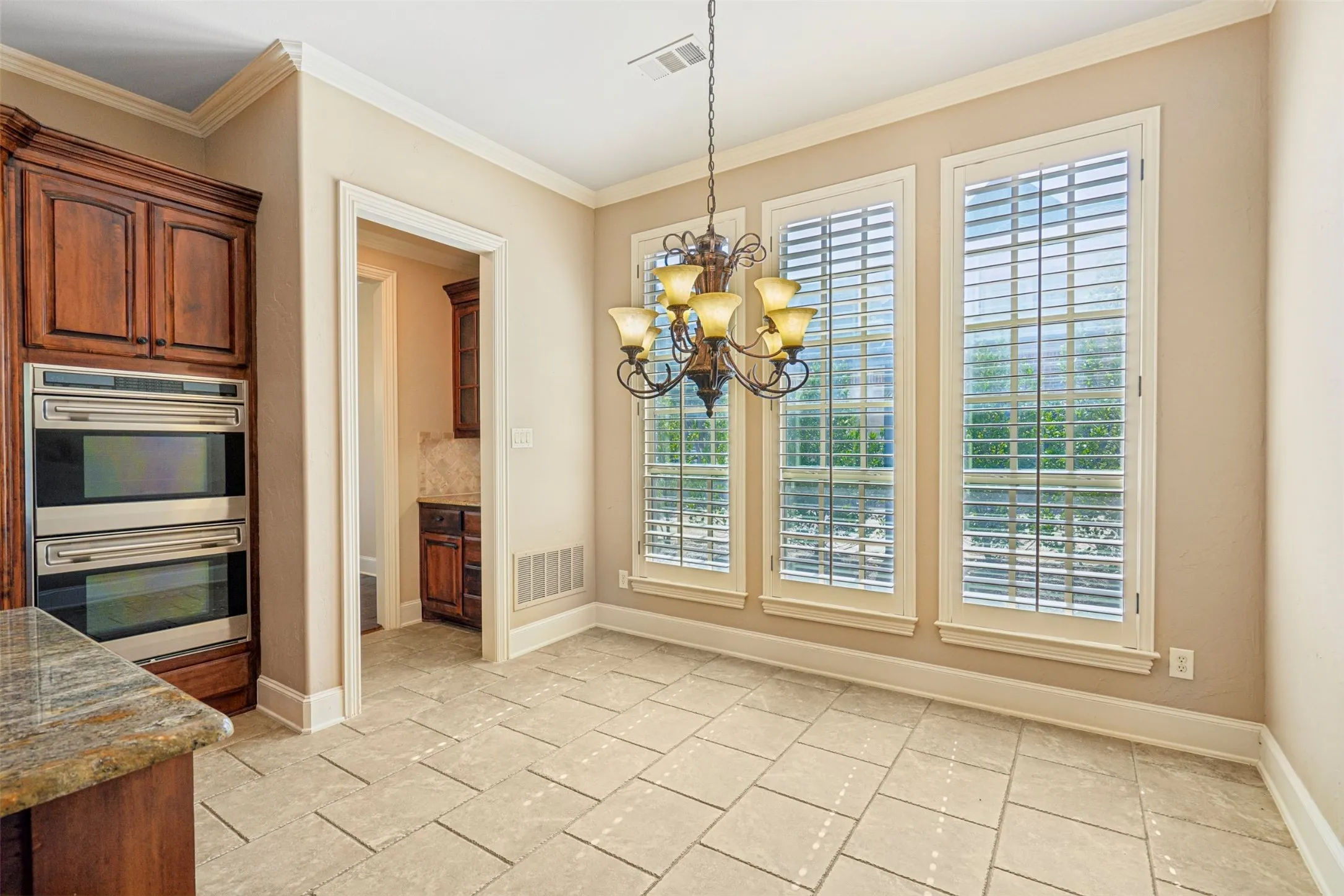 Single Family Residence For Sale in Denton County , 2800 Seven Shields Lane, Lewisville, Texas 75056, 4 Bedroom, 4 Bathroom, 3 Garage spaces, 4,302 Sqft, built in 2006, mls#21346972, Real Estate Agent in Lewisville, Homes For Sale in Denton county, Homes For Sale in Lewisville, Realtor in Lewisville Texas, Real Estate Brokerage Independent Realty Texas, Luminita Cordes Realtor