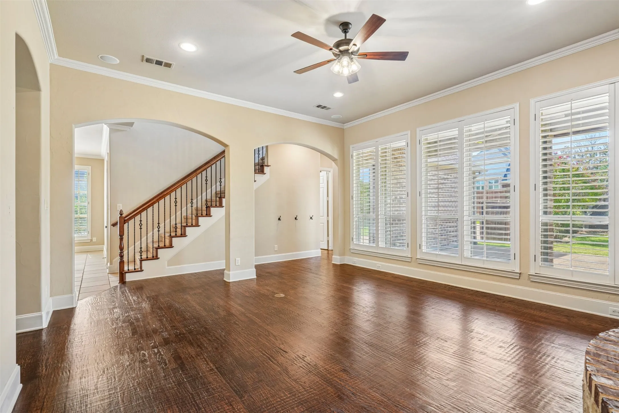 Single Family Residence For Sale in Denton County , 2800 Seven Shields Lane, Lewisville, Texas 75056, 4 Bedroom, 4 Bathroom, 3 Garage spaces, 4,302 Sqft, built in 2006, mls#21346972, Real Estate Agent in Lewisville, Homes For Sale in Denton county, Homes For Sale in Lewisville, Realtor in Lewisville Texas, Real Estate Brokerage Independent Realty Texas, Luminita Cordes Realtor