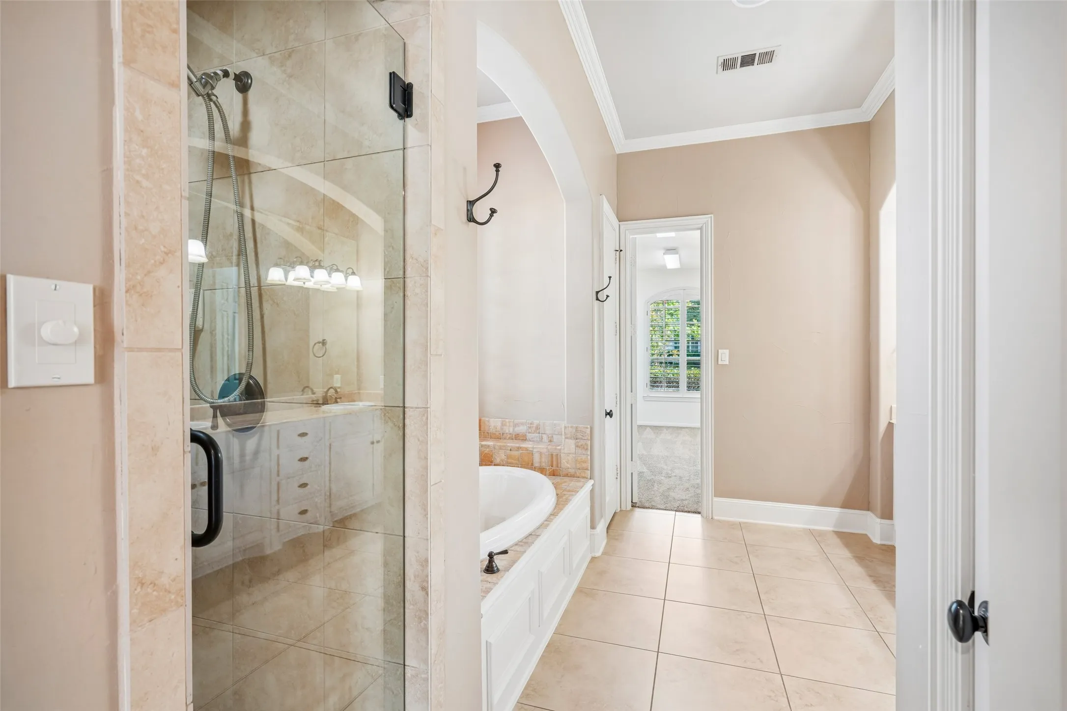 Single Family Residence For Sale in Denton County , 2800 Seven Shields Lane, Lewisville, Texas 75056, 4 Bedroom, 4 Bathroom, 3 Garage spaces, 4,302 Sqft, built in 2006, mls#21346972, Real Estate Agent in Lewisville, Homes For Sale in Denton county, Homes For Sale in Lewisville, Realtor in Lewisville Texas, Real Estate Brokerage Independent Realty Texas, Luminita Cordes Realtor