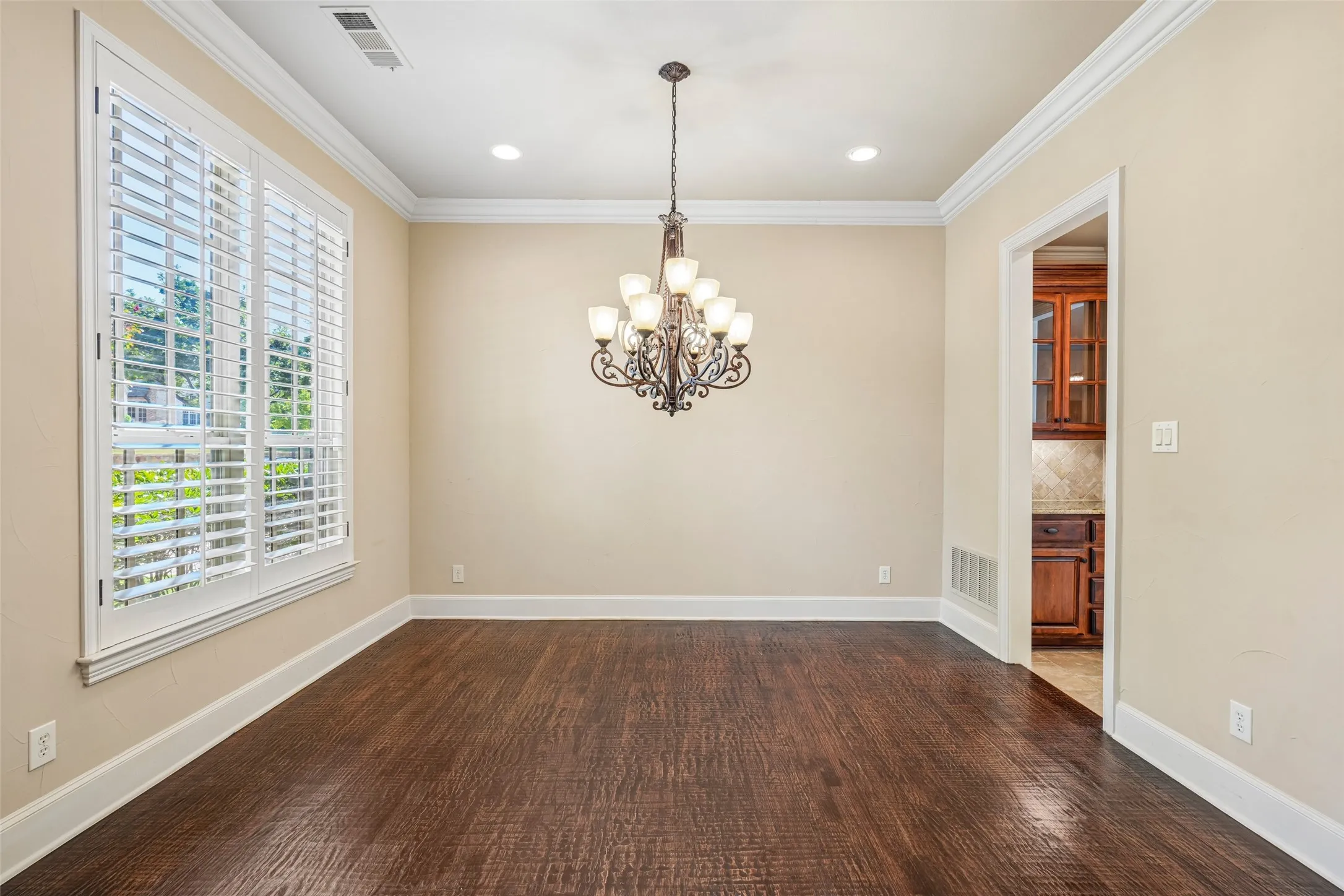 Single Family Residence For Sale in Denton County , 2800 Seven Shields Lane, Lewisville, Texas 75056, 4 Bedroom, 4 Bathroom, 3 Garage spaces, 4,302 Sqft, built in 2006, mls#21346972, Real Estate Agent in Lewisville, Homes For Sale in Denton county, Homes For Sale in Lewisville, Realtor in Lewisville Texas, Real Estate Brokerage Independent Realty Texas, Luminita Cordes Realtor