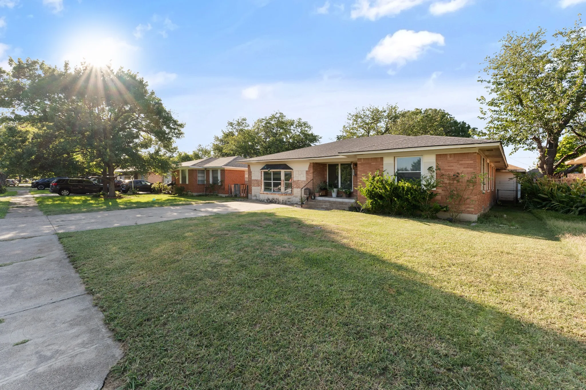 Single Family Residence For Sale in Dallas County , 2439 Inadale Avenue, Dallas, Texas 75228, 4 Bedroom, 3 Bathroom, Garage spaces, 2,093 Sqft, built in 1957, mls#21343522, Real Estate Agent in Dallas, Homes For Sale in Dallas county, Homes For Sale in Dallas, Realtor in Dallas Texas, Real Estate Brokerage Independent Realty Texas, Luminita Cordes Realtor