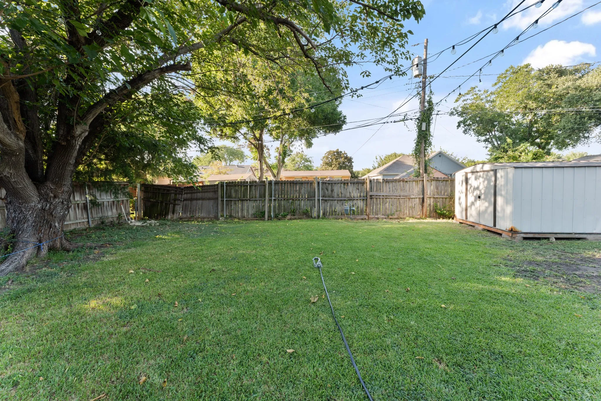 Single Family Residence For Sale in Dallas County , 2439 Inadale Avenue, Dallas, Texas 75228, 4 Bedroom, 3 Bathroom, Garage spaces, 2,093 Sqft, built in 1957, mls#21343522, Real Estate Agent in Dallas, Homes For Sale in Dallas county, Homes For Sale in Dallas, Realtor in Dallas Texas, Real Estate Brokerage Independent Realty Texas, Luminita Cordes Realtor