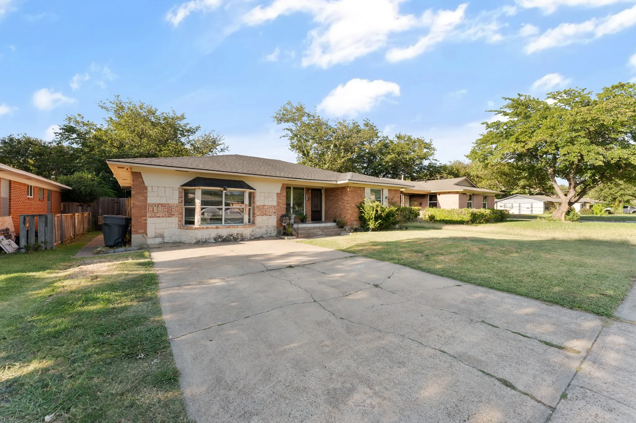 Single Family Residence For Sale in Dallas County , 2439 Inadale Avenue, Dallas, Texas 75228, 4 Bedroom, 3 Bathroom, Garage spaces, 2,093 Sqft, built in 1957, mls#21343522, Real Estate Agent in Dallas, Homes For Sale in Dallas county, Homes For Sale in Dallas, Realtor in Dallas Texas, Real Estate Brokerage Independent Realty Texas, Luminita Cordes Realtor