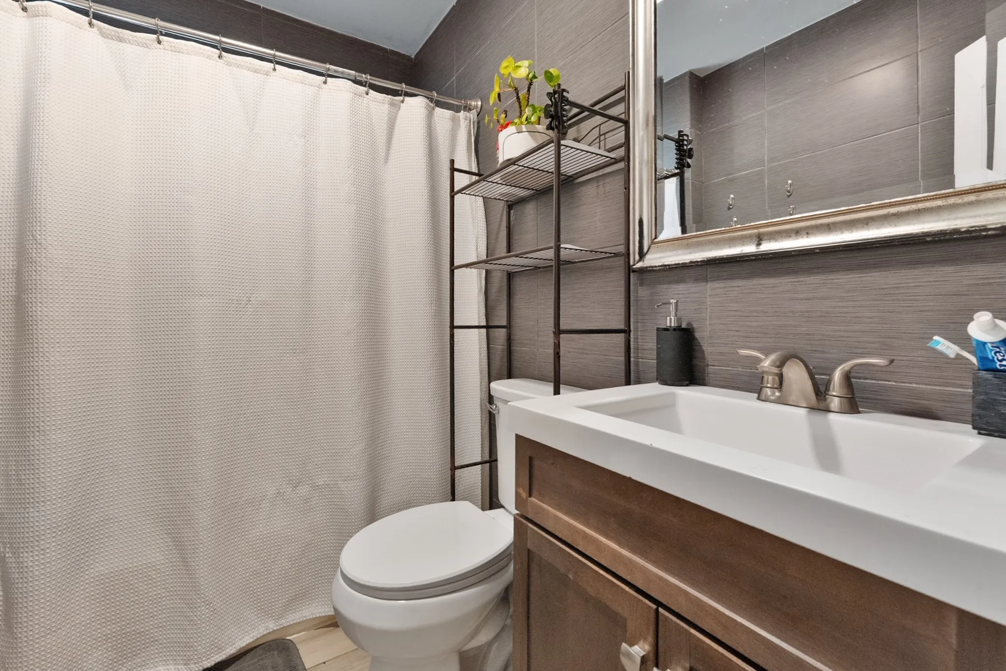Single Family Residence For Sale in Dallas County , 2439 Inadale Avenue, Dallas, Texas 75228, 4 Bedroom, 3 Bathroom, Garage spaces, 2,093 Sqft, built in 1957, mls#21343522, Real Estate Agent in Dallas, Homes For Sale in Dallas county, Homes For Sale in Dallas, Realtor in Dallas Texas, Real Estate Brokerage Independent Realty Texas, Luminita Cordes Realtor