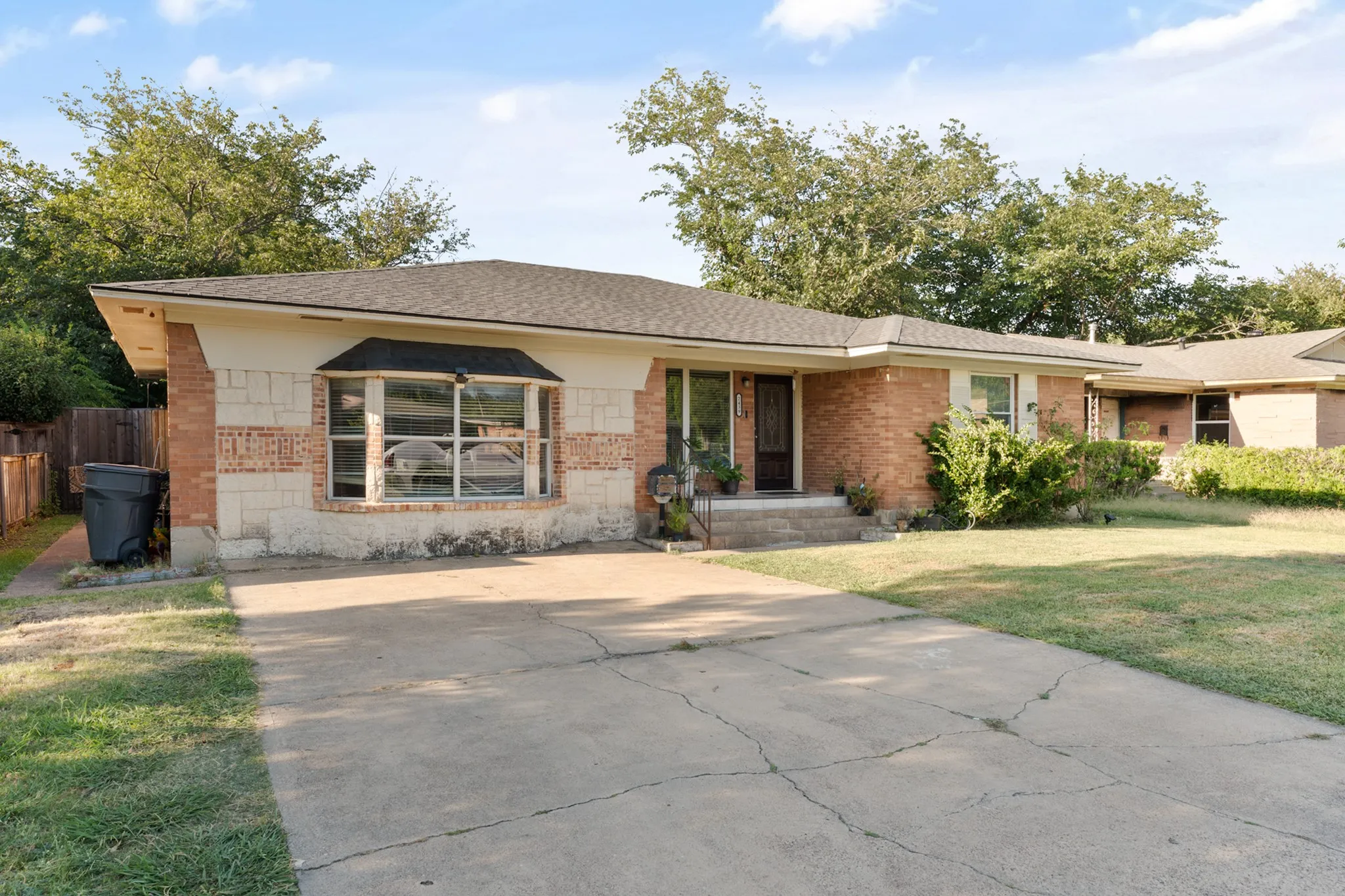 Single Family Residence For Sale in Dallas County , 2439 Inadale Avenue, Dallas, Texas 75228, 4 Bedroom, 3 Bathroom, Garage spaces, 2,093 Sqft, built in 1957, mls#21343522, Real Estate Agent in Dallas, Homes For Sale in Dallas county, Homes For Sale in Dallas, Realtor in Dallas Texas, Real Estate Brokerage Independent Realty Texas, Luminita Cordes Realtor