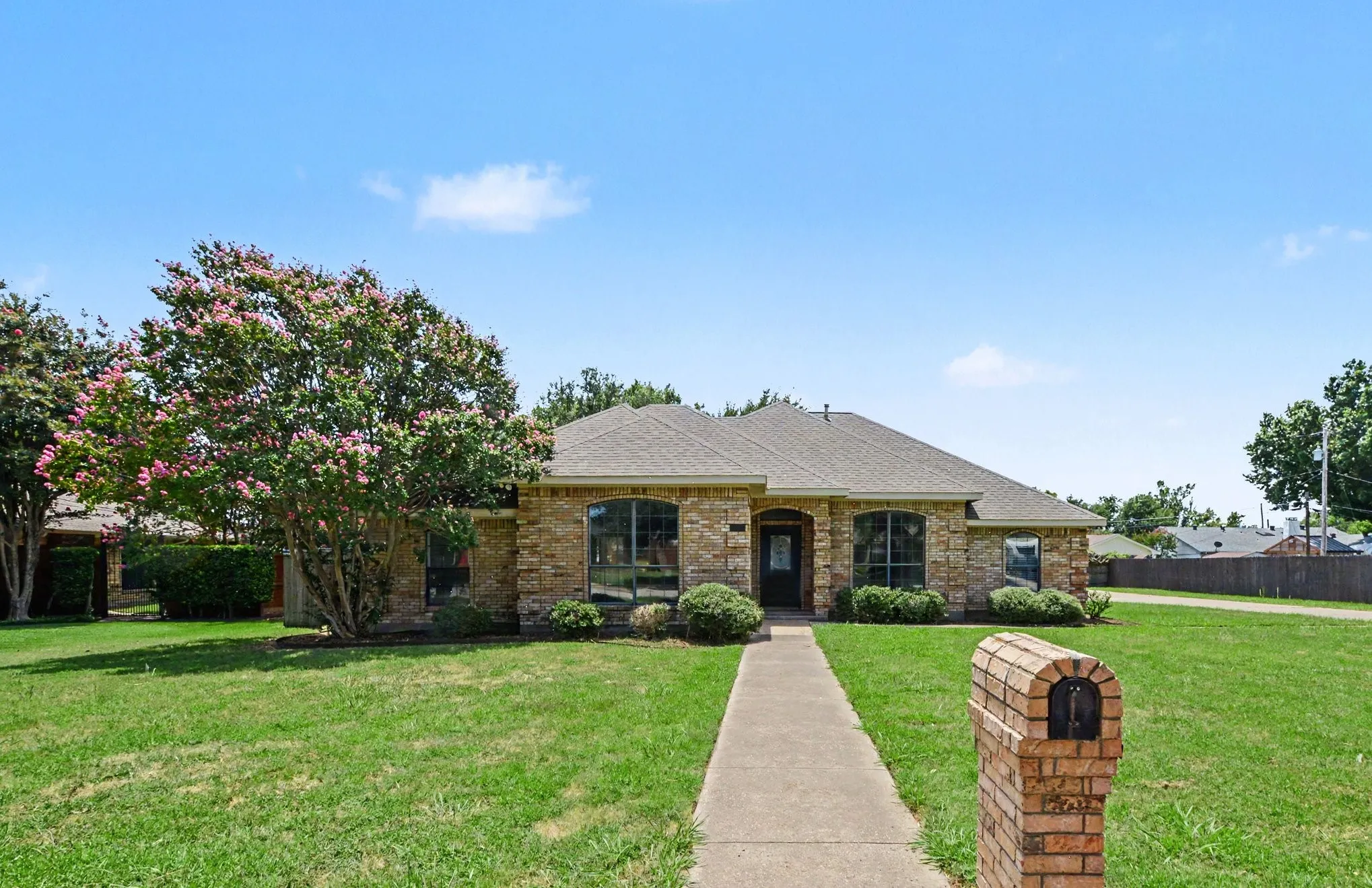 Single Family Residence For Sale in Hunt County , 2404 Christi Lane, Caddo Mills, Texas 75135, 3 Bedroom, 2 Bathroom, 2 Garage spaces, 1,850 Sqft, built in 1995, mls#21346839, Real Estate Agent in Caddo Mills, Homes For Sale in Hunt county, Homes For Sale in Caddo Mills, Realtor in Caddo Mills Texas, Real Estate Brokerage Independent Realty Texas, Luminita Cordes Realtor
