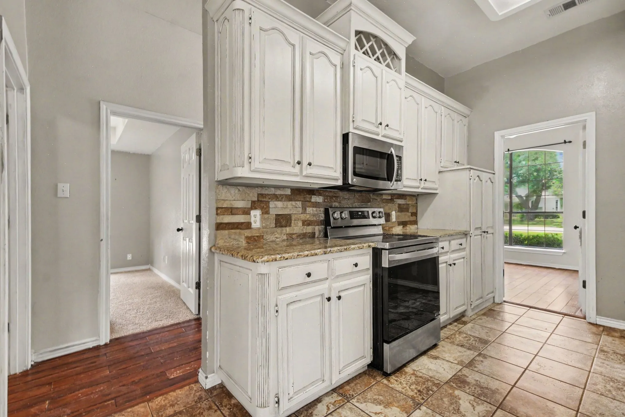 Single Family Residence For Sale in Hunt County , 2404 Christi Lane, Caddo Mills, Texas 75135, 3 Bedroom, 2 Bathroom, 2 Garage spaces, 1,850 Sqft, built in 1995, mls#21346839, Real Estate Agent in Caddo Mills, Homes For Sale in Hunt county, Homes For Sale in Caddo Mills, Realtor in Caddo Mills Texas, Real Estate Brokerage Independent Realty Texas, Luminita Cordes Realtor
