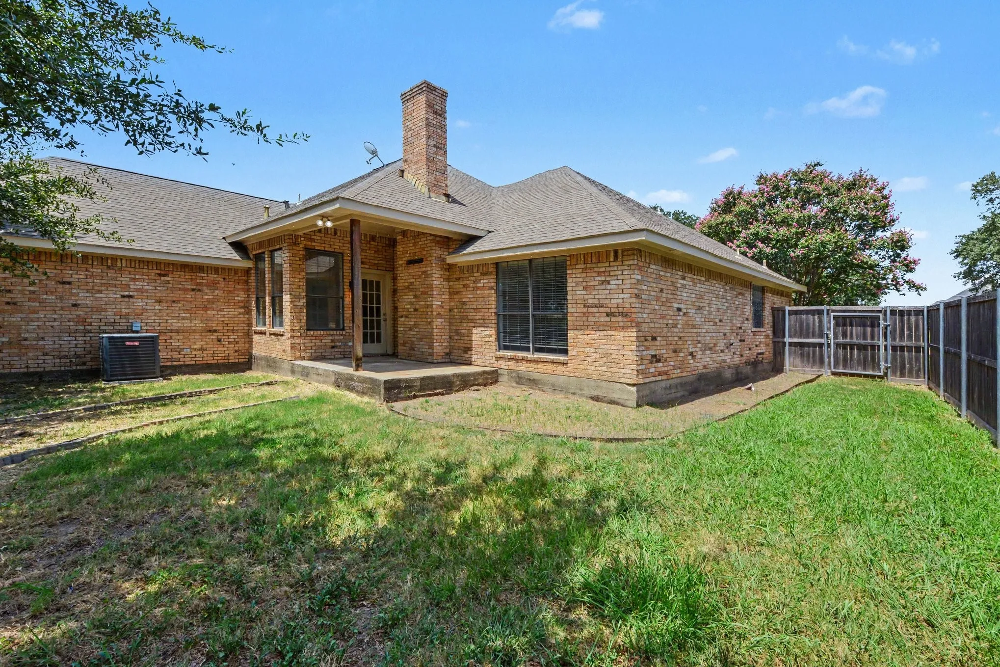 Single Family Residence For Sale in Hunt County , 2404 Christi Lane, Caddo Mills, Texas 75135, 3 Bedroom, 2 Bathroom, 2 Garage spaces, 1,850 Sqft, built in 1995, mls#21346839, Real Estate Agent in Caddo Mills, Homes For Sale in Hunt county, Homes For Sale in Caddo Mills, Realtor in Caddo Mills Texas, Real Estate Brokerage Independent Realty Texas, Luminita Cordes Realtor