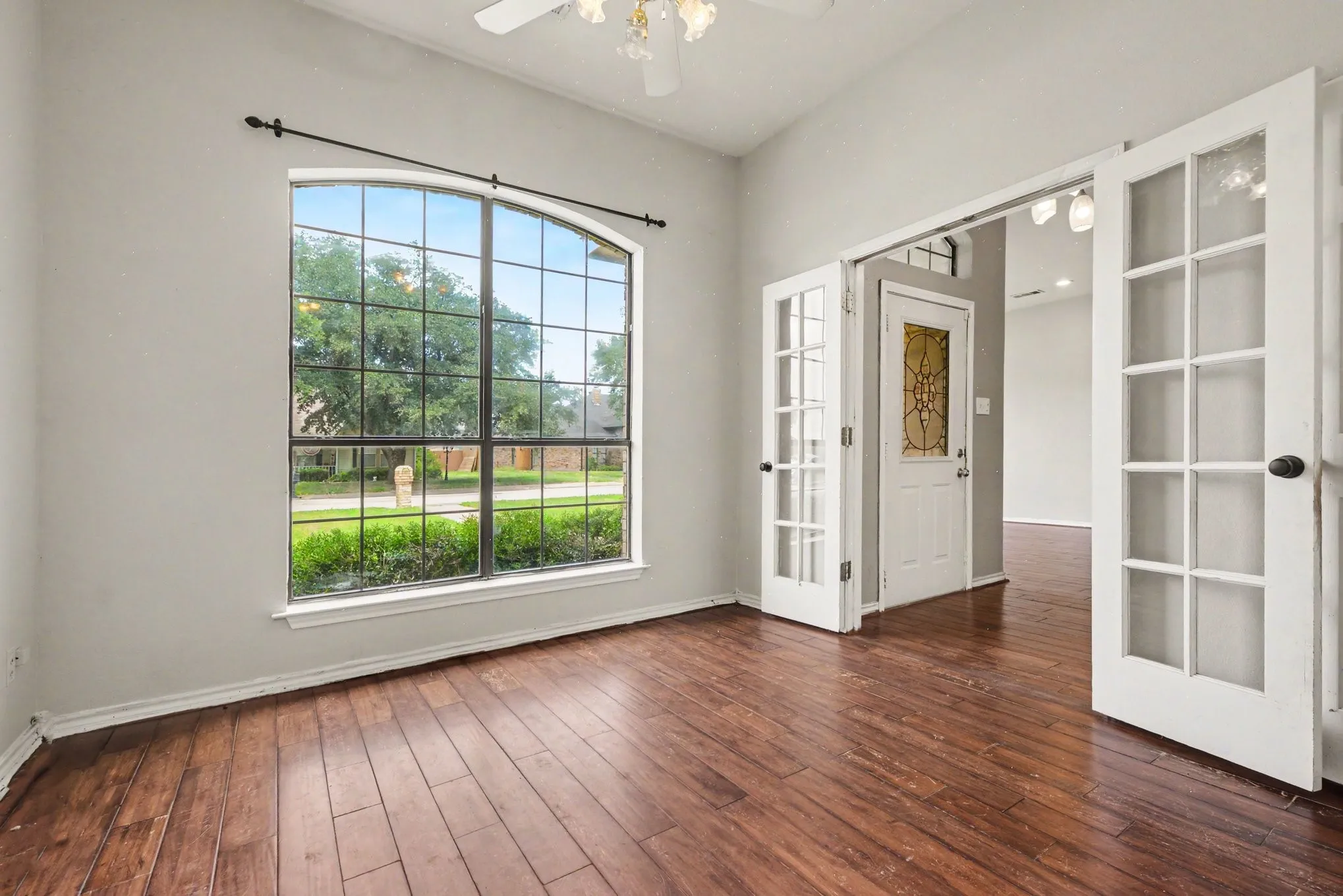 Single Family Residence For Sale in Hunt County , 2404 Christi Lane, Caddo Mills, Texas 75135, 3 Bedroom, 2 Bathroom, 2 Garage spaces, 1,850 Sqft, built in 1995, mls#21346839, Real Estate Agent in Caddo Mills, Homes For Sale in Hunt county, Homes For Sale in Caddo Mills, Realtor in Caddo Mills Texas, Real Estate Brokerage Independent Realty Texas, Luminita Cordes Realtor