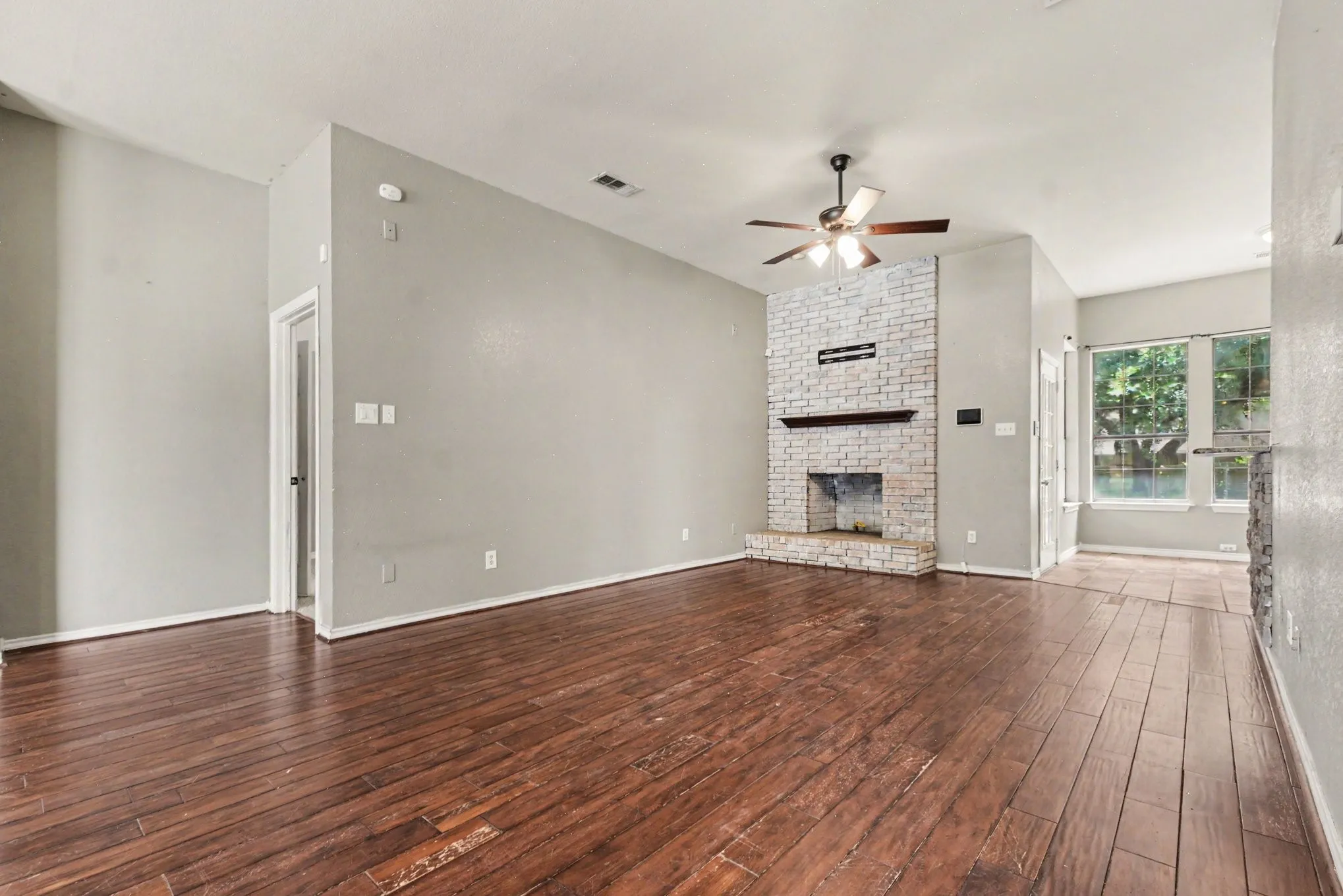 Single Family Residence For Sale in Hunt County , 2404 Christi Lane, Caddo Mills, Texas 75135, 3 Bedroom, 2 Bathroom, 2 Garage spaces, 1,850 Sqft, built in 1995, mls#21346839, Real Estate Agent in Caddo Mills, Homes For Sale in Hunt county, Homes For Sale in Caddo Mills, Realtor in Caddo Mills Texas, Real Estate Brokerage Independent Realty Texas, Luminita Cordes Realtor
