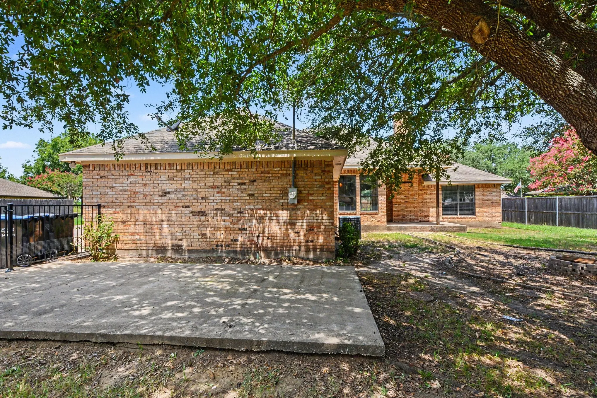 Single Family Residence For Sale in Hunt County , 2404 Christi Lane, Caddo Mills, Texas 75135, 3 Bedroom, 2 Bathroom, 2 Garage spaces, 1,850 Sqft, built in 1995, mls#21346839, Real Estate Agent in Caddo Mills, Homes For Sale in Hunt county, Homes For Sale in Caddo Mills, Realtor in Caddo Mills Texas, Real Estate Brokerage Independent Realty Texas, Luminita Cordes Realtor