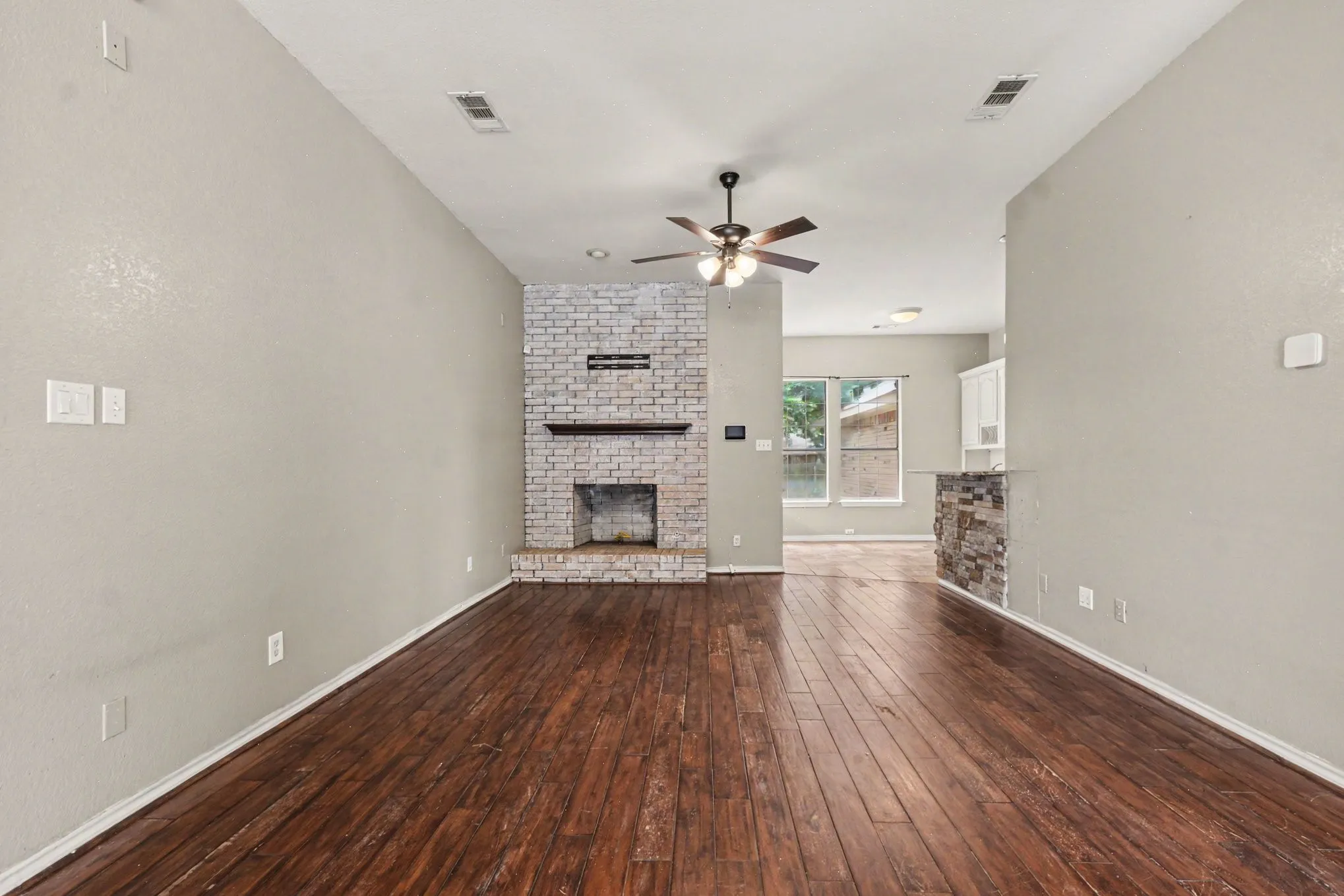 Single Family Residence For Sale in Hunt County , 2404 Christi Lane, Caddo Mills, Texas 75135, 3 Bedroom, 2 Bathroom, 2 Garage spaces, 1,850 Sqft, built in 1995, mls#21346839, Real Estate Agent in Caddo Mills, Homes For Sale in Hunt county, Homes For Sale in Caddo Mills, Realtor in Caddo Mills Texas, Real Estate Brokerage Independent Realty Texas, Luminita Cordes Realtor