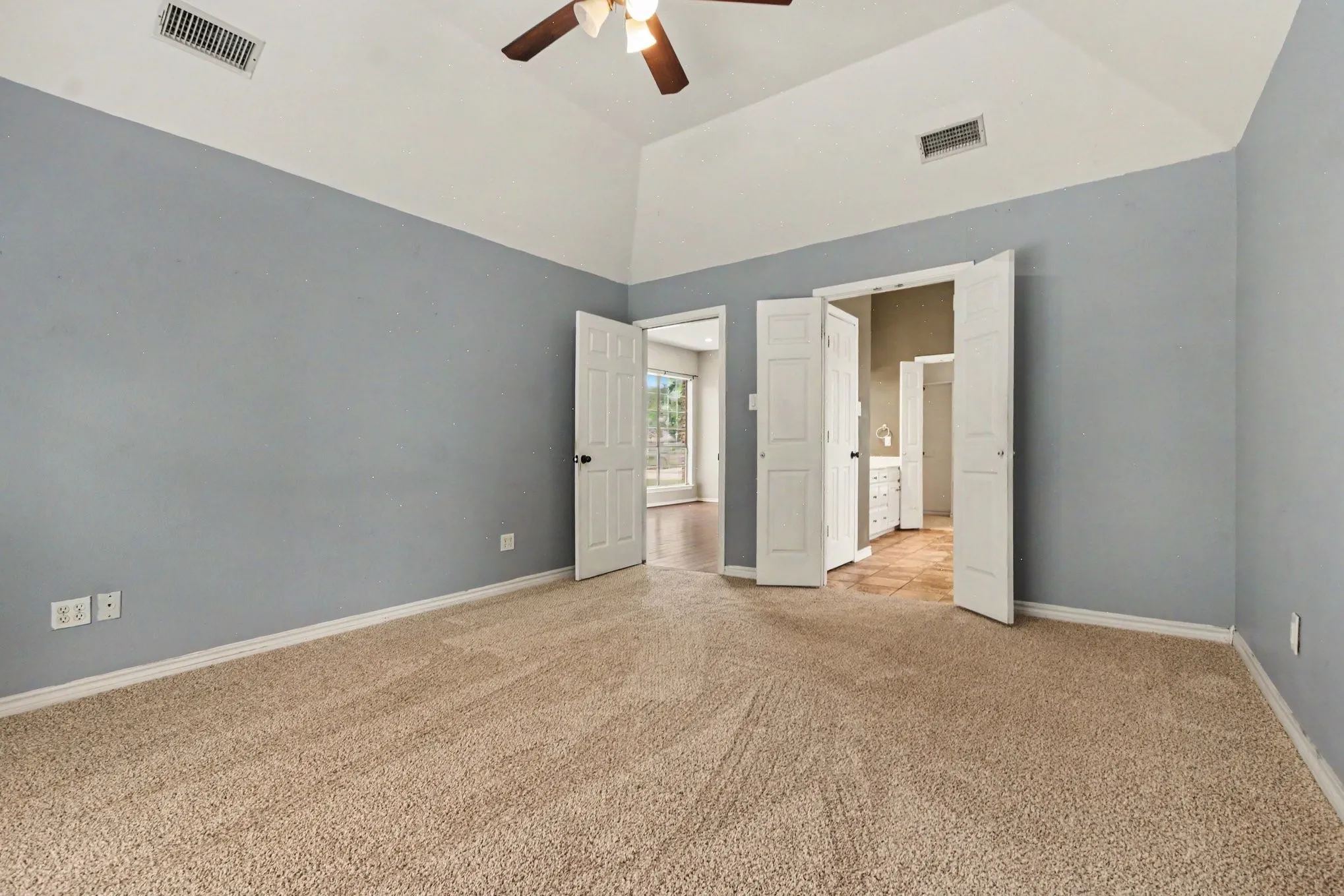 Single Family Residence For Sale in Hunt County , 2404 Christi Lane, Caddo Mills, Texas 75135, 3 Bedroom, 2 Bathroom, 2 Garage spaces, 1,850 Sqft, built in 1995, mls#21346839, Real Estate Agent in Caddo Mills, Homes For Sale in Hunt county, Homes For Sale in Caddo Mills, Realtor in Caddo Mills Texas, Real Estate Brokerage Independent Realty Texas, Luminita Cordes Realtor