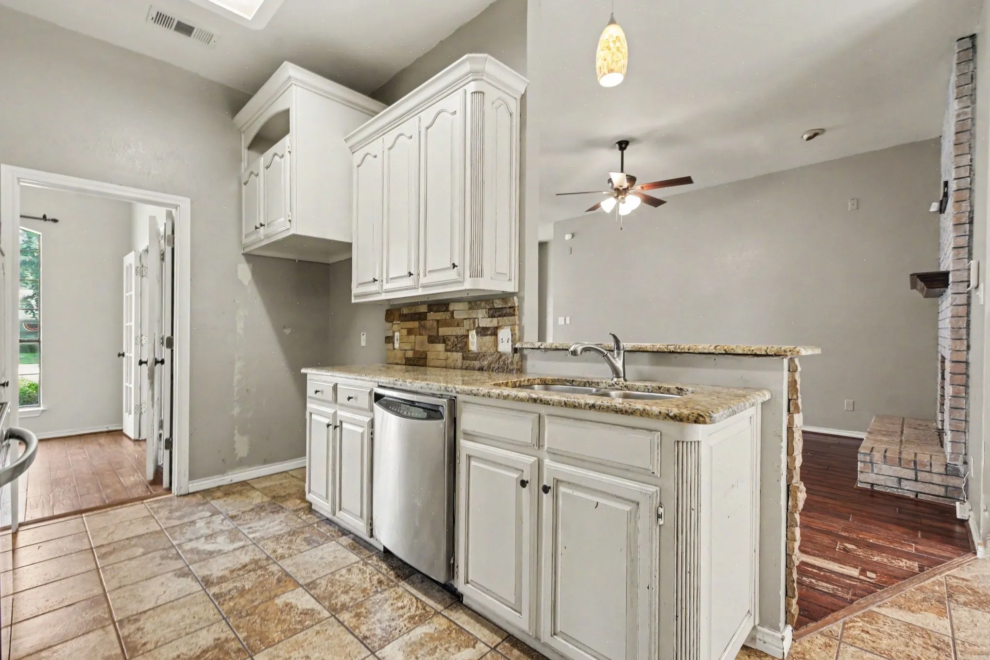 Single Family Residence For Sale in Hunt County , 2404 Christi Lane, Caddo Mills, Texas 75135, 3 Bedroom, 2 Bathroom, 2 Garage spaces, 1,850 Sqft, built in 1995, mls#21346839, Real Estate Agent in Caddo Mills, Homes For Sale in Hunt county, Homes For Sale in Caddo Mills, Realtor in Caddo Mills Texas, Real Estate Brokerage Independent Realty Texas, Luminita Cordes Realtor