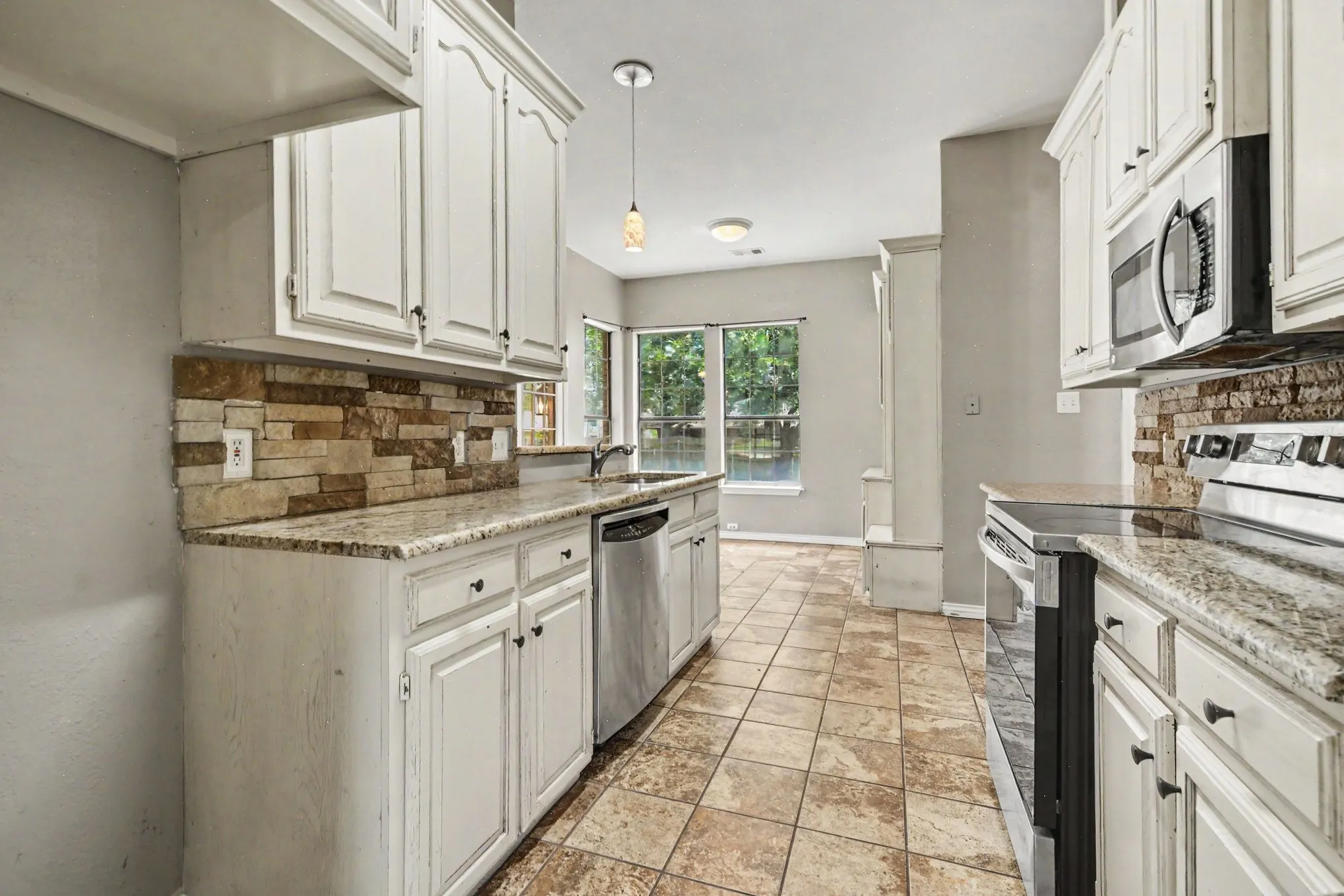Single Family Residence For Sale in Hunt County , 2404 Christi Lane, Caddo Mills, Texas 75135, 3 Bedroom, 2 Bathroom, 2 Garage spaces, 1,850 Sqft, built in 1995, mls#21346839, Real Estate Agent in Caddo Mills, Homes For Sale in Hunt county, Homes For Sale in Caddo Mills, Realtor in Caddo Mills Texas, Real Estate Brokerage Independent Realty Texas, Luminita Cordes Realtor