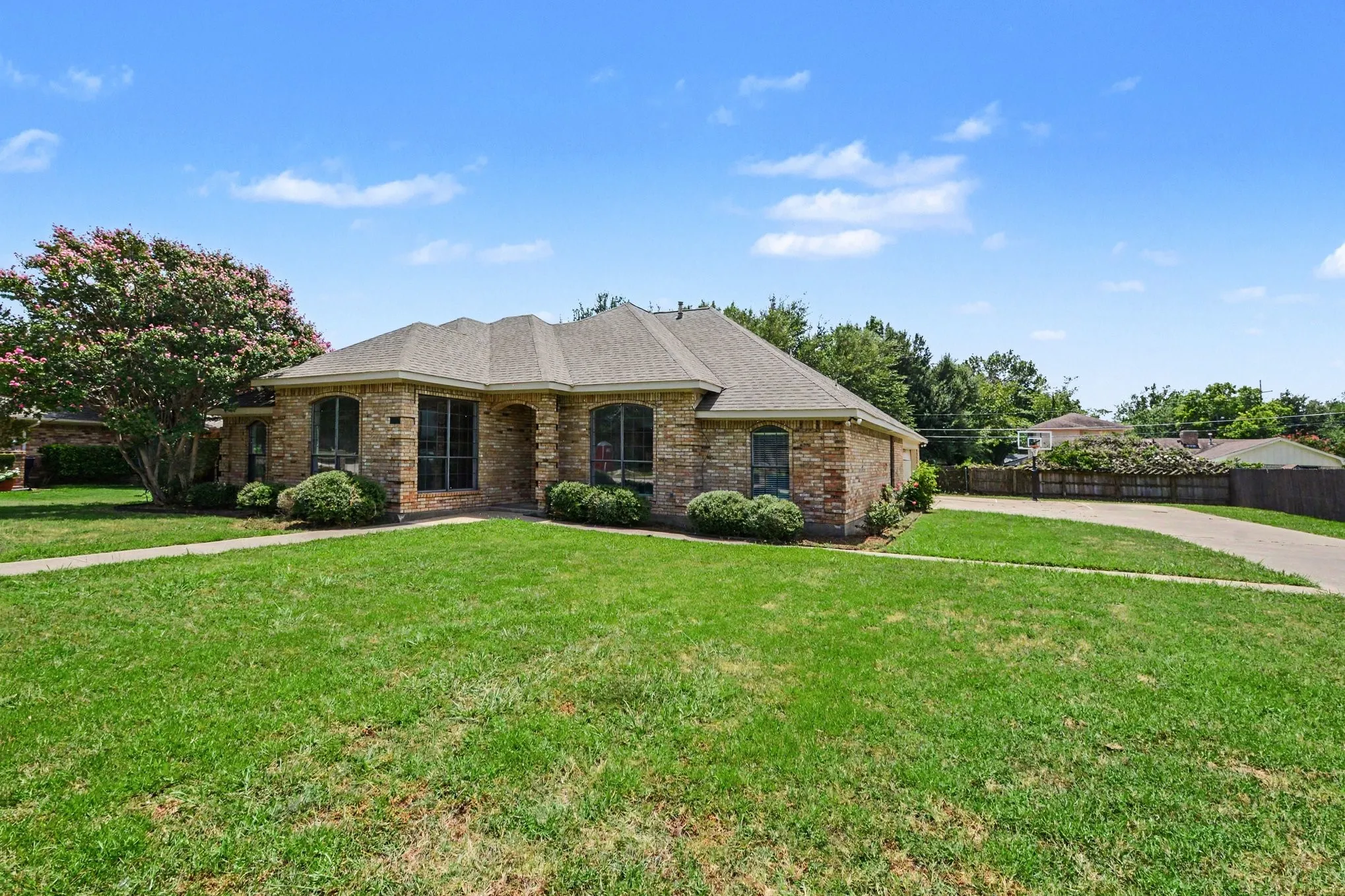 Single Family Residence For Sale in Hunt County , 2404 Christi Lane, Caddo Mills, Texas 75135, 3 Bedroom, 2 Bathroom, 2 Garage spaces, 1,850 Sqft, built in 1995, mls#21346839, Real Estate Agent in Caddo Mills, Homes For Sale in Hunt county, Homes For Sale in Caddo Mills, Realtor in Caddo Mills Texas, Real Estate Brokerage Independent Realty Texas, Luminita Cordes Realtor