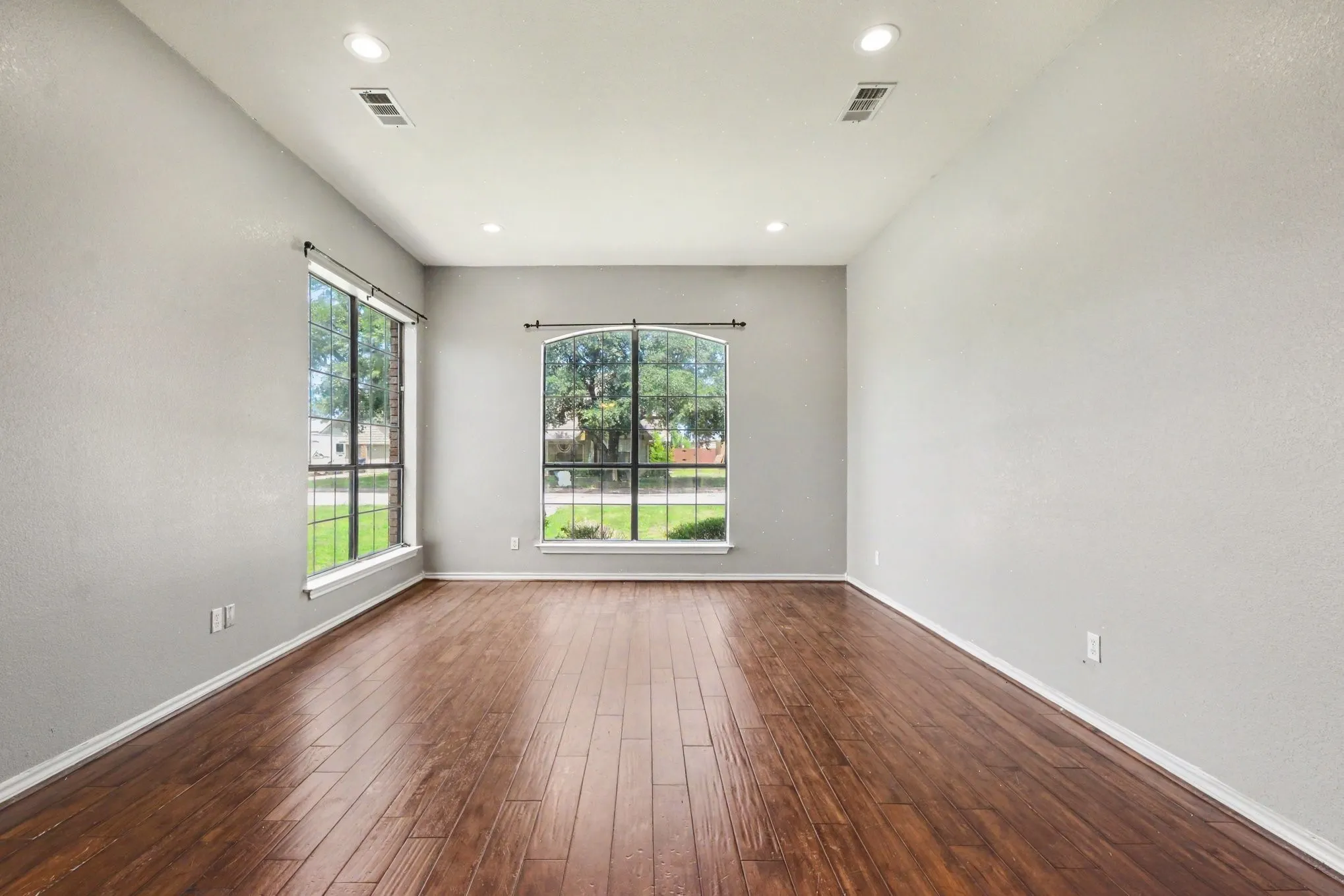 Single Family Residence For Sale in Hunt County , 2404 Christi Lane, Caddo Mills, Texas 75135, 3 Bedroom, 2 Bathroom, 2 Garage spaces, 1,850 Sqft, built in 1995, mls#21346839, Real Estate Agent in Caddo Mills, Homes For Sale in Hunt county, Homes For Sale in Caddo Mills, Realtor in Caddo Mills Texas, Real Estate Brokerage Independent Realty Texas, Luminita Cordes Realtor