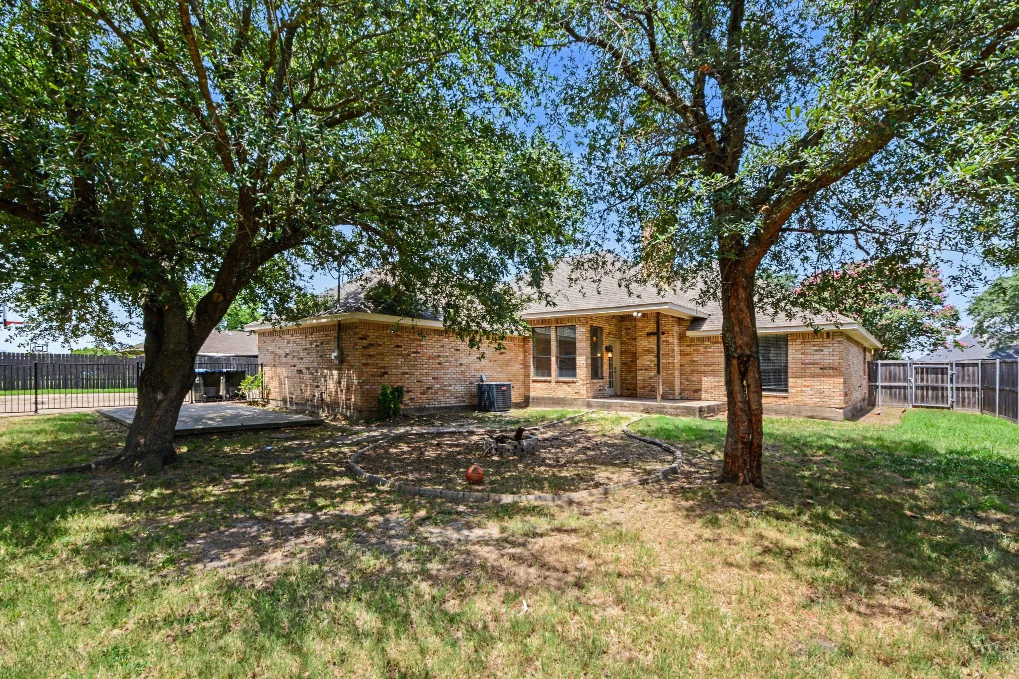 Single Family Residence For Sale in Hunt County , 2404 Christi Lane, Caddo Mills, Texas 75135, 3 Bedroom, 2 Bathroom, 2 Garage spaces, 1,850 Sqft, built in 1995, mls#21346839, Real Estate Agent in Caddo Mills, Homes For Sale in Hunt county, Homes For Sale in Caddo Mills, Realtor in Caddo Mills Texas, Real Estate Brokerage Independent Realty Texas, Luminita Cordes Realtor