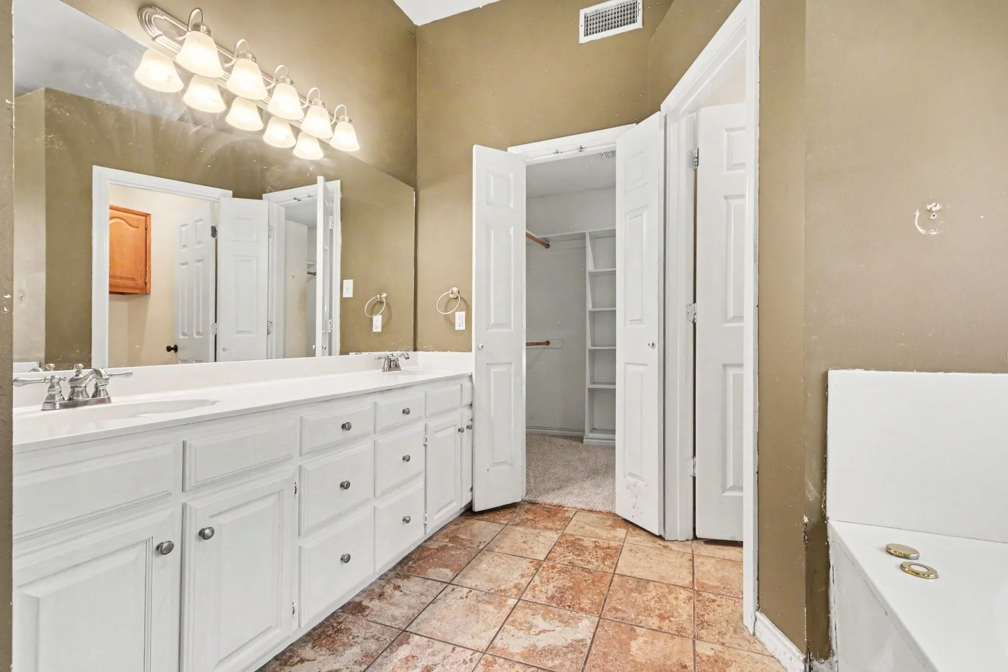 Single Family Residence For Sale in Hunt County , 2404 Christi Lane, Caddo Mills, Texas 75135, 3 Bedroom, 2 Bathroom, 2 Garage spaces, 1,850 Sqft, built in 1995, mls#21346839, Real Estate Agent in Caddo Mills, Homes For Sale in Hunt county, Homes For Sale in Caddo Mills, Realtor in Caddo Mills Texas, Real Estate Brokerage Independent Realty Texas, Luminita Cordes Realtor