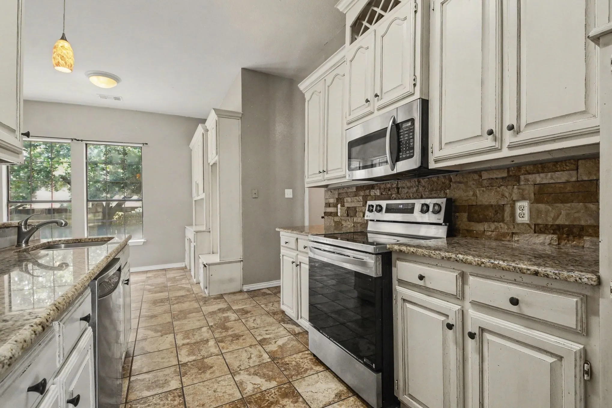 Single Family Residence For Sale in Hunt County , 2404 Christi Lane, Caddo Mills, Texas 75135, 3 Bedroom, 2 Bathroom, 2 Garage spaces, 1,850 Sqft, built in 1995, mls#21346839, Real Estate Agent in Caddo Mills, Homes For Sale in Hunt county, Homes For Sale in Caddo Mills, Realtor in Caddo Mills Texas, Real Estate Brokerage Independent Realty Texas, Luminita Cordes Realtor