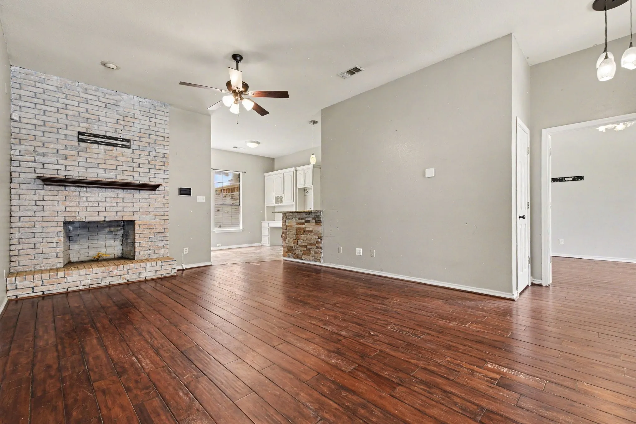 Single Family Residence For Sale in Hunt County , 2404 Christi Lane, Caddo Mills, Texas 75135, 3 Bedroom, 2 Bathroom, 2 Garage spaces, 1,850 Sqft, built in 1995, mls#21346839, Real Estate Agent in Caddo Mills, Homes For Sale in Hunt county, Homes For Sale in Caddo Mills, Realtor in Caddo Mills Texas, Real Estate Brokerage Independent Realty Texas, Luminita Cordes Realtor