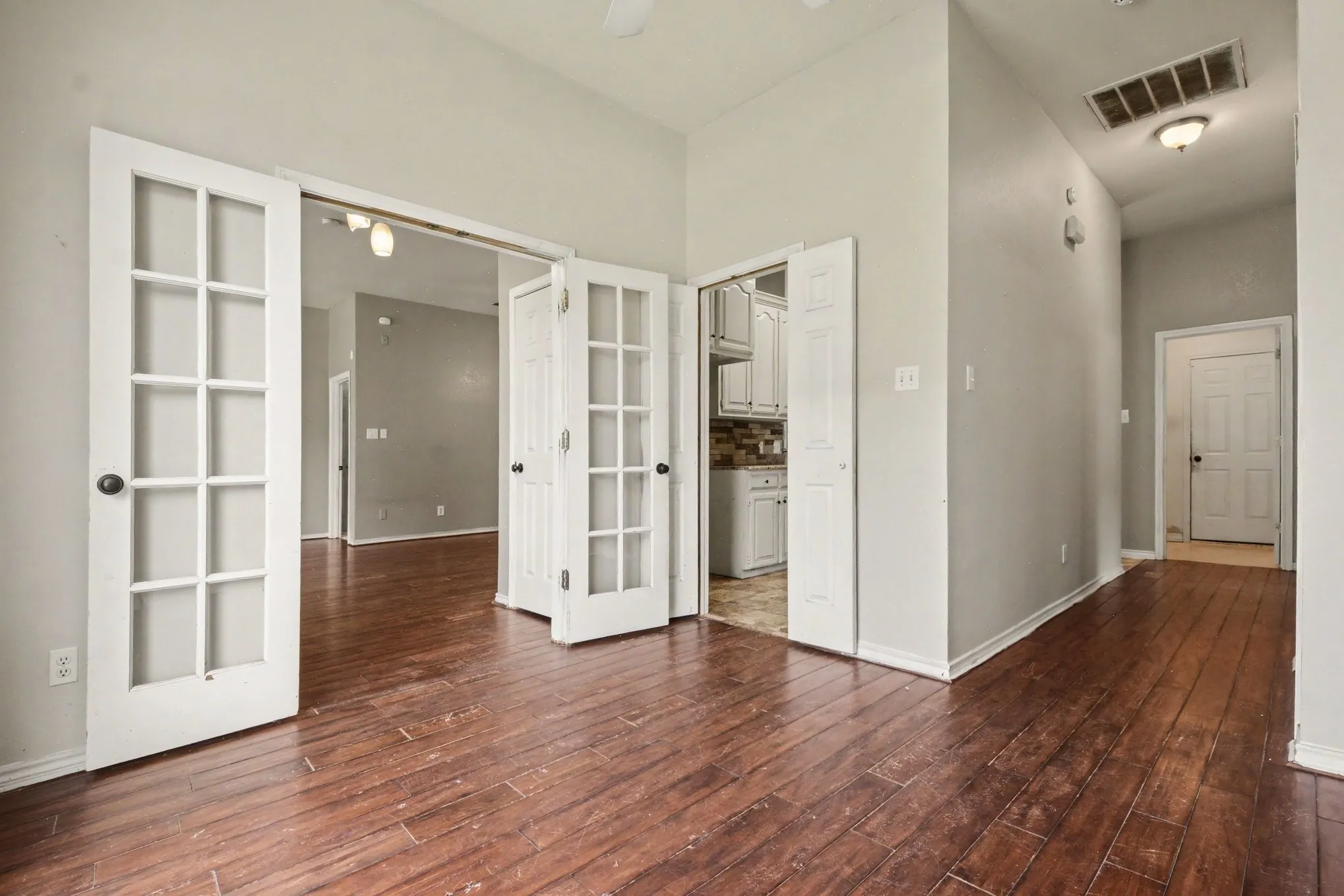 Single Family Residence For Sale in Hunt County , 2404 Christi Lane, Caddo Mills, Texas 75135, 3 Bedroom, 2 Bathroom, 2 Garage spaces, 1,850 Sqft, built in 1995, mls#21346839, Real Estate Agent in Caddo Mills, Homes For Sale in Hunt county, Homes For Sale in Caddo Mills, Realtor in Caddo Mills Texas, Real Estate Brokerage Independent Realty Texas, Luminita Cordes Realtor