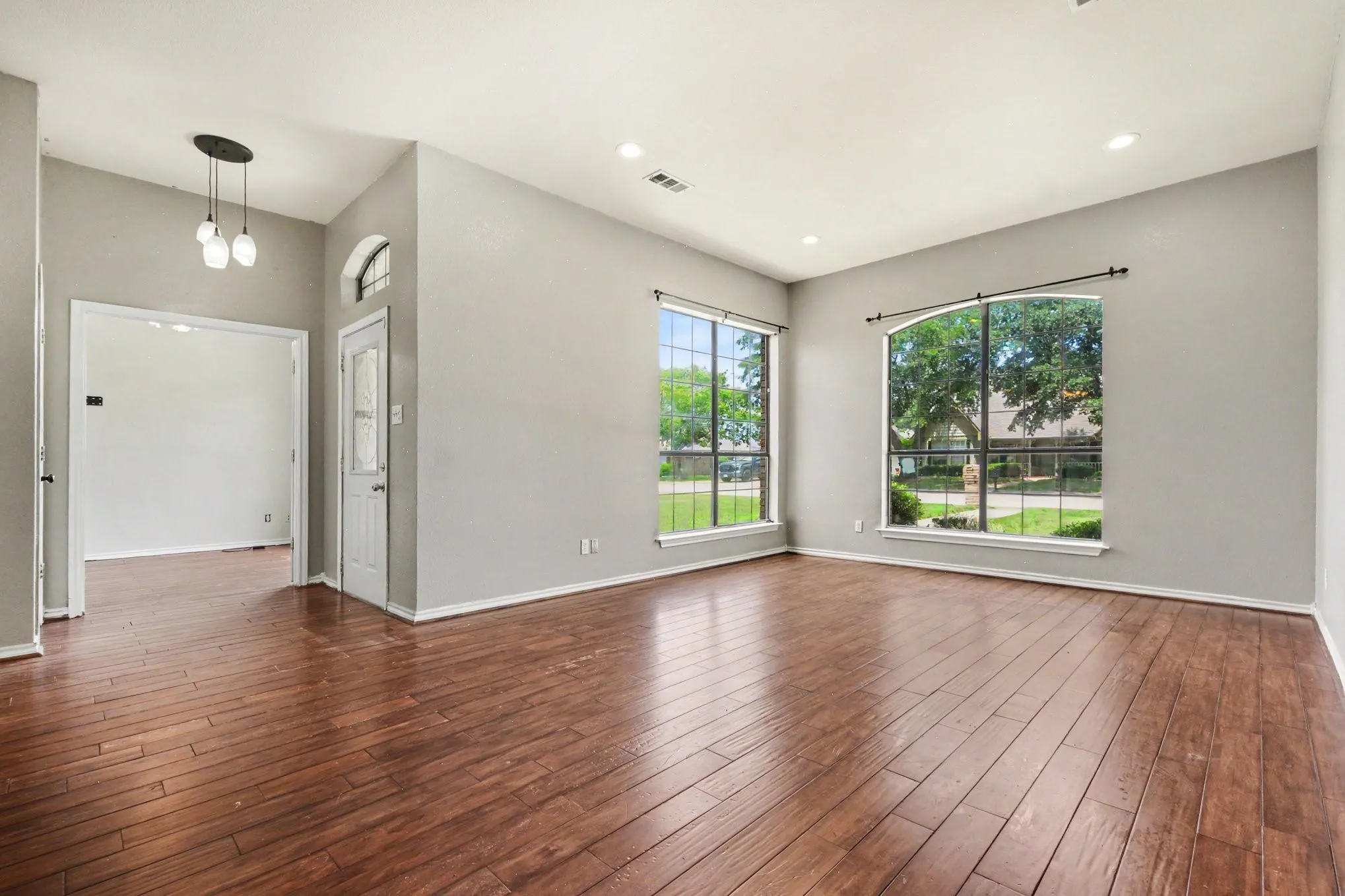 Single Family Residence For Sale in Hunt County , 2404 Christi Lane, Caddo Mills, Texas 75135, 3 Bedroom, 2 Bathroom, 2 Garage spaces, 1,850 Sqft, built in 1995, mls#21346839, Real Estate Agent in Caddo Mills, Homes For Sale in Hunt county, Homes For Sale in Caddo Mills, Realtor in Caddo Mills Texas, Real Estate Brokerage Independent Realty Texas, Luminita Cordes Realtor