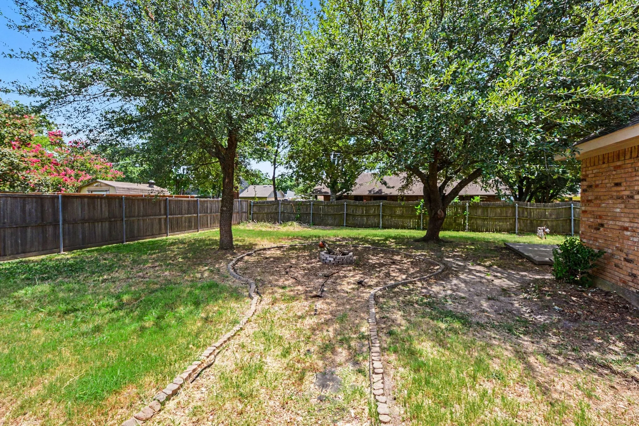 Single Family Residence For Sale in Hunt County , 2404 Christi Lane, Caddo Mills, Texas 75135, 3 Bedroom, 2 Bathroom, 2 Garage spaces, 1,850 Sqft, built in 1995, mls#21346839, Real Estate Agent in Caddo Mills, Homes For Sale in Hunt county, Homes For Sale in Caddo Mills, Realtor in Caddo Mills Texas, Real Estate Brokerage Independent Realty Texas, Luminita Cordes Realtor