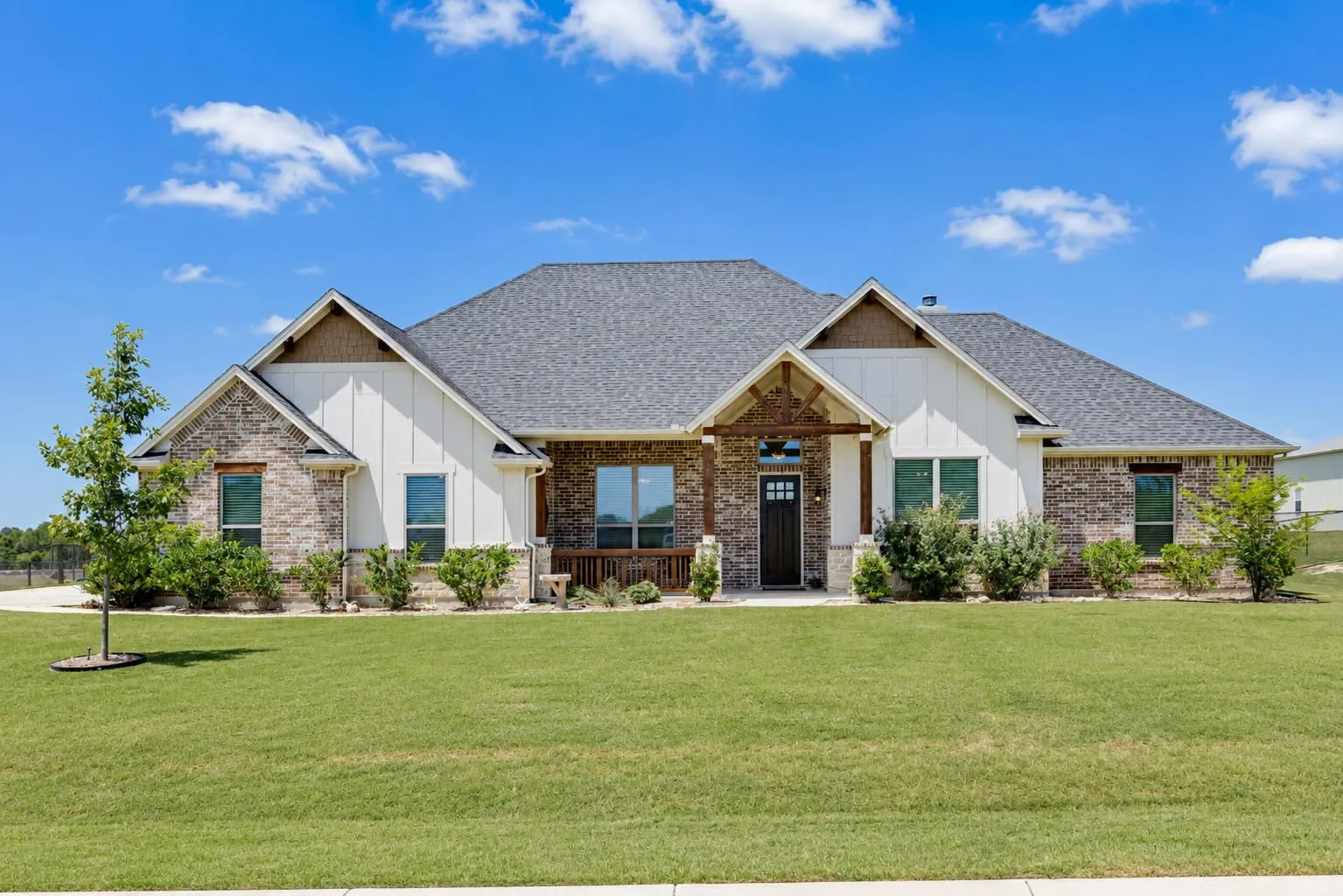 Single Family Residence For Sale in Ellis County , 430 Solo Ridge Drive, Waxahachie, Texas 75167, 4 Bedrooms, 3 Bathrooms, 3 Garage spaces, 2,901 Sqft, built in 2024, Price $579,500, mls#21344242, Real Estate Agent in Waxahachie, Homes For Sale in Ellis county, Homes For Sale in Waxahachie, Realtor in Waxahachie Texas, Real Estate Brokerage Independent Realty Texas, Luminita Cordes Realtor