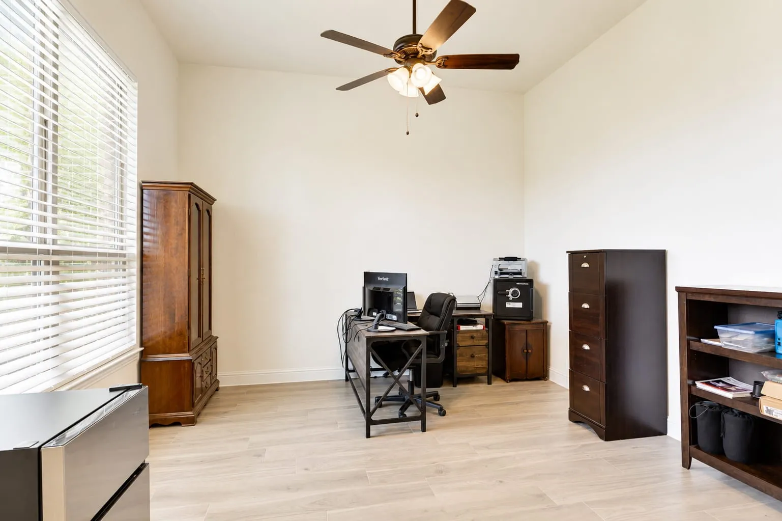 Single Family Residence For Sale in Ellis County , 430 Solo Ridge Drive, Waxahachie, Texas 75167, 4 Bedrooms, 3 Bathrooms, 3 Garage spaces, 2,901 Sqft, built in 2024, Price $579,500, mls#21344242, Real Estate Agent in Waxahachie, Homes For Sale in Ellis county, Homes For Sale in Waxahachie, Realtor in Waxahachie Texas, Real Estate Brokerage Independent Realty Texas, Luminita Cordes Realtor