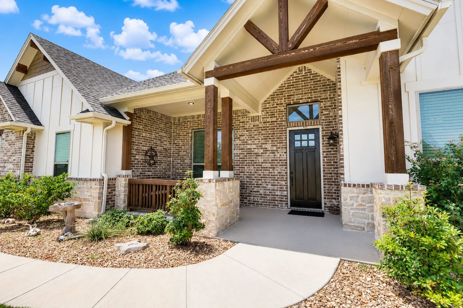Single Family Residence For Sale in Ellis County , 430 Solo Ridge Drive, Waxahachie, Texas 75167, 4 Bedrooms, 3 Bathrooms, 3 Garage spaces, 2,901 Sqft, built in 2024, Price $579,500, mls#21344242, Real Estate Agent in Waxahachie, Homes For Sale in Ellis county, Homes For Sale in Waxahachie, Realtor in Waxahachie Texas, Real Estate Brokerage Independent Realty Texas, Luminita Cordes Realtor