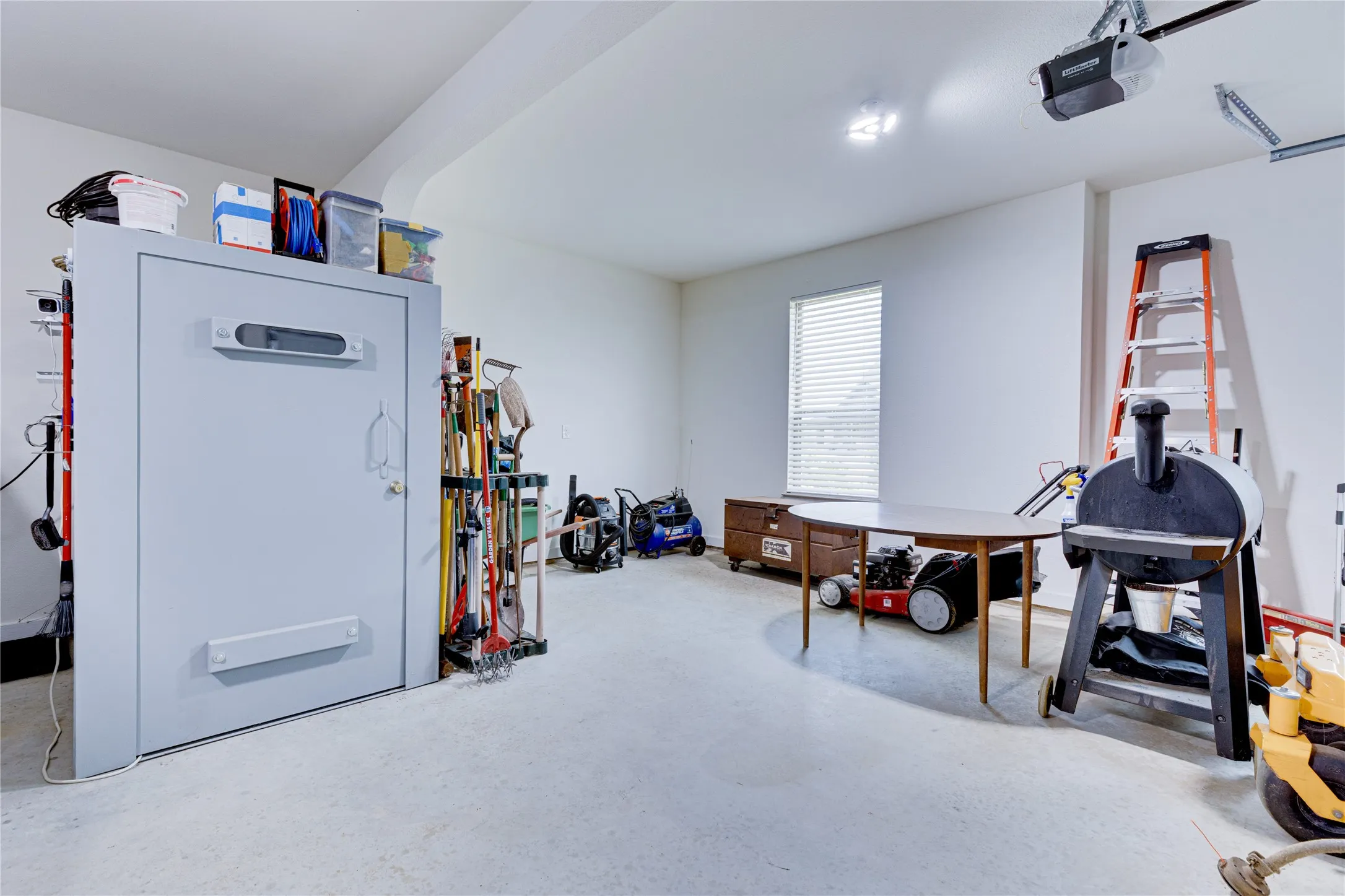Single Family Residence For Sale in Ellis County , 430 Solo Ridge Drive, Waxahachie, Texas 75167, 4 Bedrooms, 3 Bathrooms, 3 Garage spaces, 2,901 Sqft, built in 2024, Price $579,500, mls#21344242, Real Estate Agent in Waxahachie, Homes For Sale in Ellis county, Homes For Sale in Waxahachie, Realtor in Waxahachie Texas, Real Estate Brokerage Independent Realty Texas, Luminita Cordes Realtor