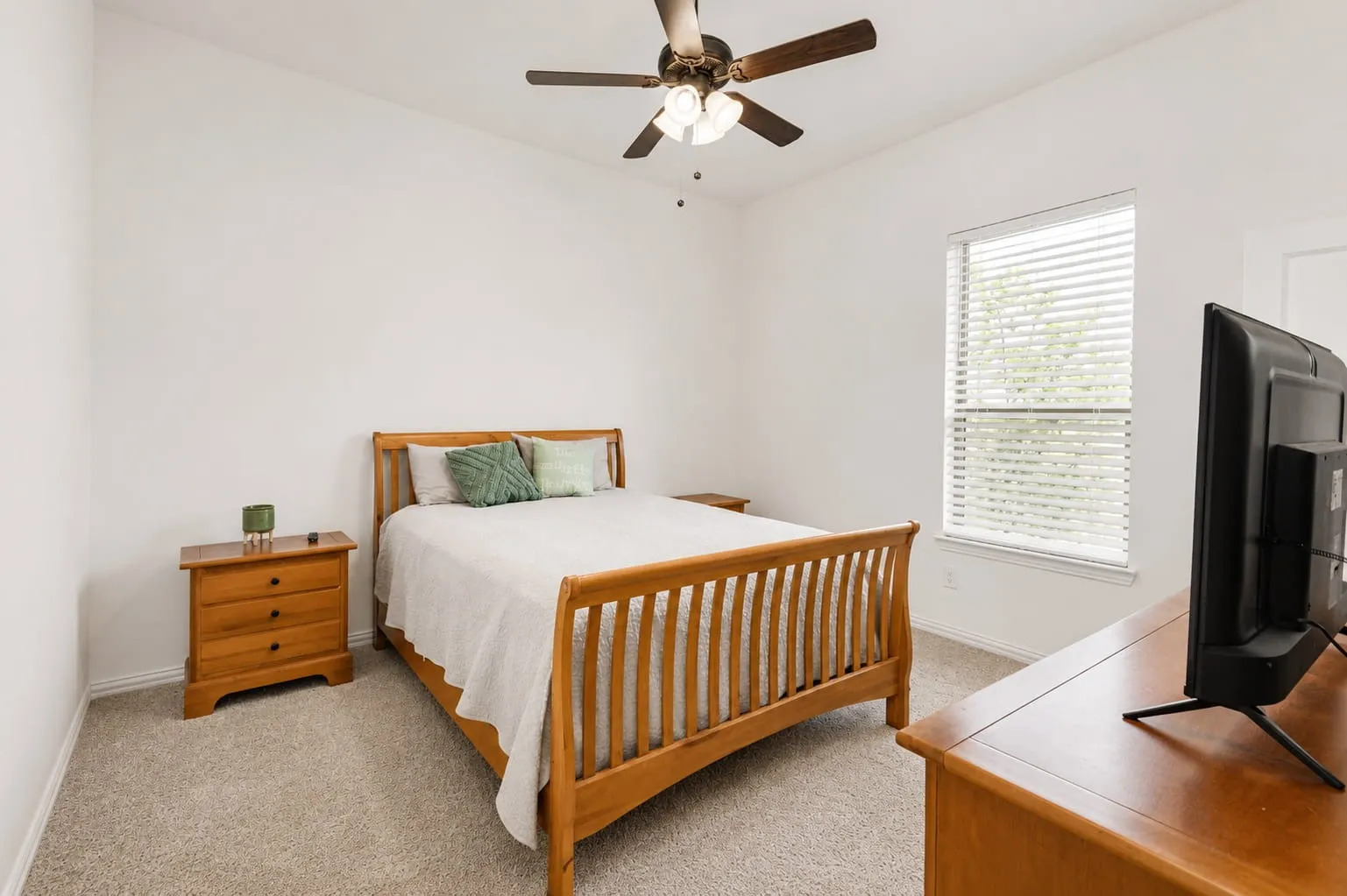 Single Family Residence For Sale in Ellis County , 430 Solo Ridge Drive, Waxahachie, Texas 75167, 4 Bedrooms, 3 Bathrooms, 3 Garage spaces, 2,901 Sqft, built in 2024, Price $579,500, mls#21344242, Real Estate Agent in Waxahachie, Homes For Sale in Ellis county, Homes For Sale in Waxahachie, Realtor in Waxahachie Texas, Real Estate Brokerage Independent Realty Texas, Luminita Cordes Realtor